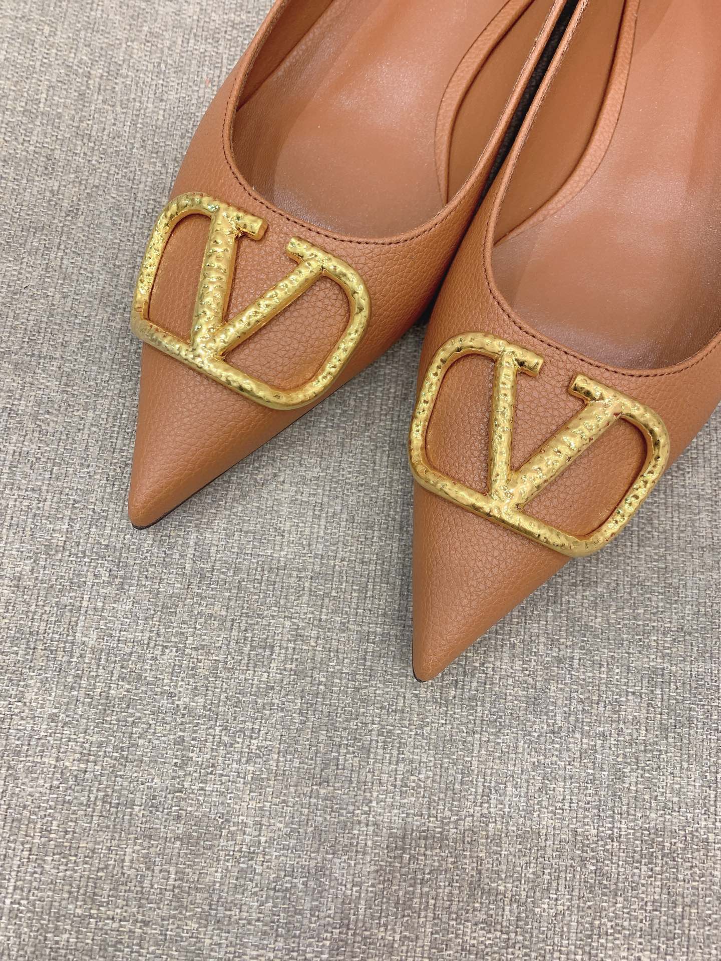 Valentin’s New Italian Sheepskin V-Button Sneaky Shoes in Sizes 35-39 - 图片 5