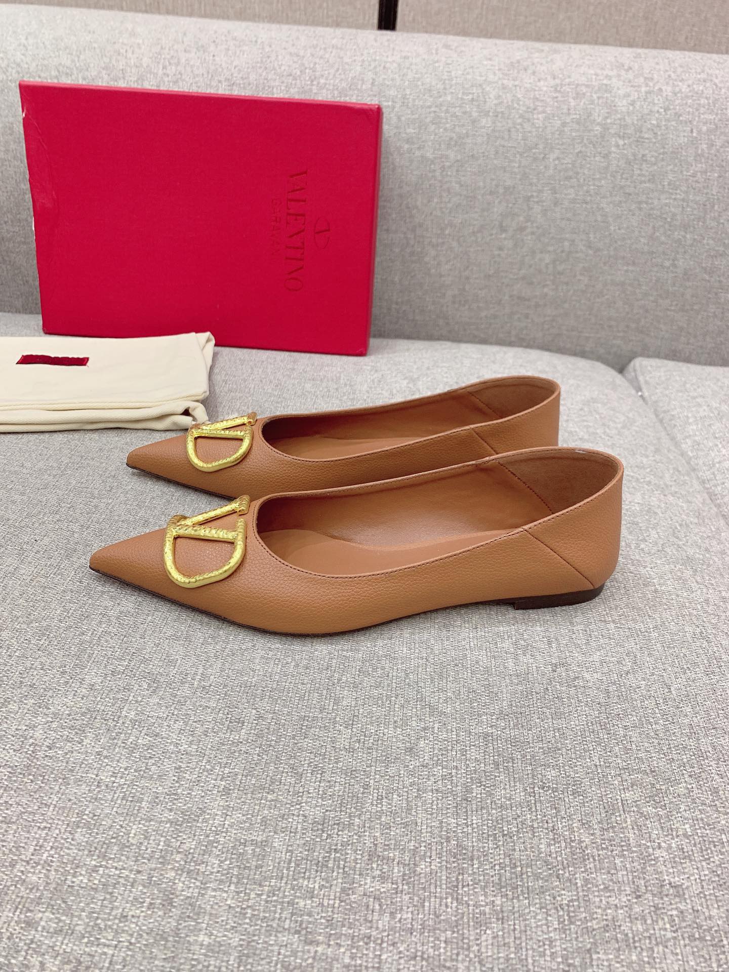 Valentin’s New Italian Sheepskin V-Button Sneaky Shoes in Sizes 35-39 - 图片 3