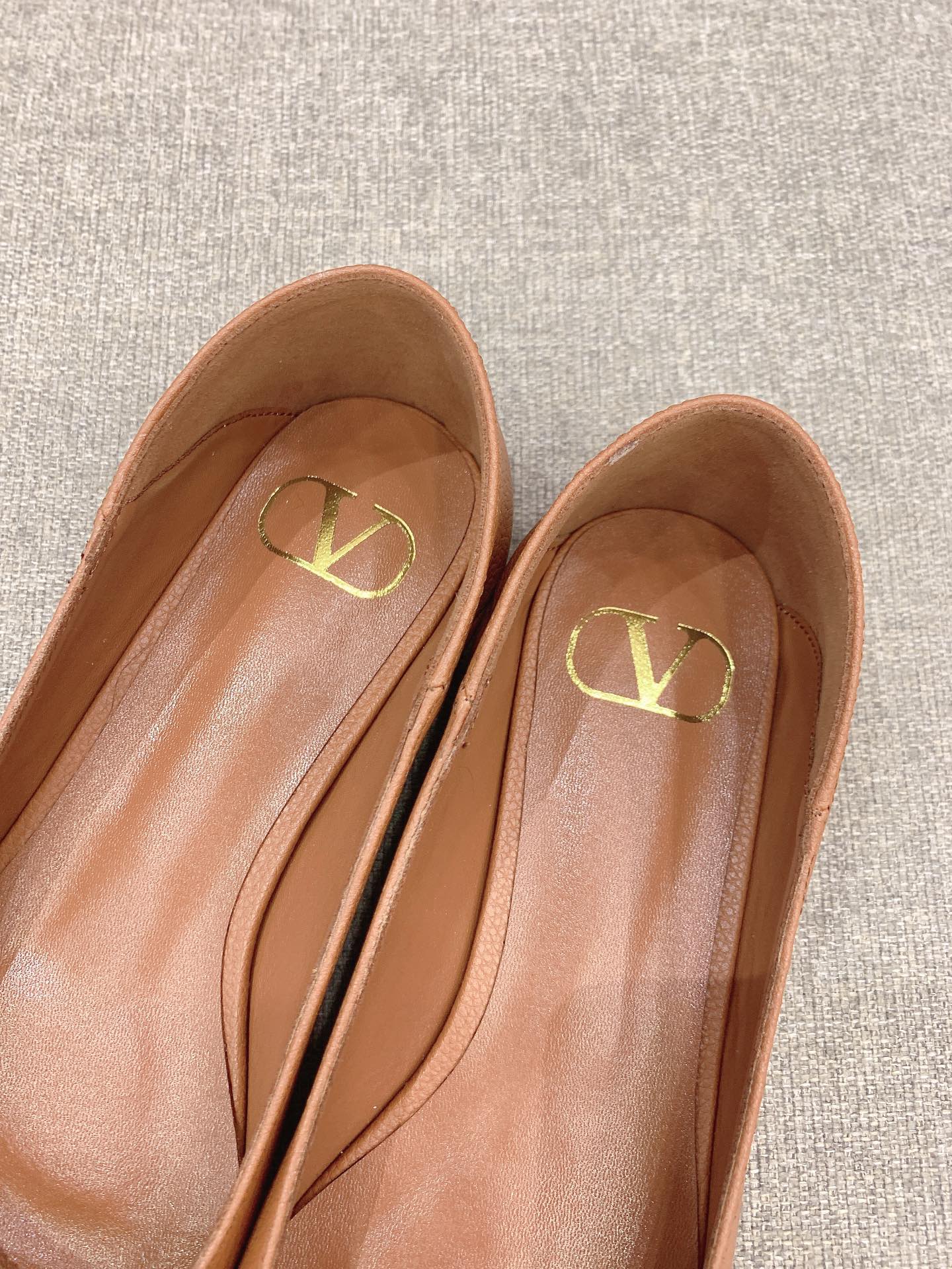 Valentin’s New Italian Sheepskin V-Button Sneaky Shoes in Sizes 35-39 - 图片 6