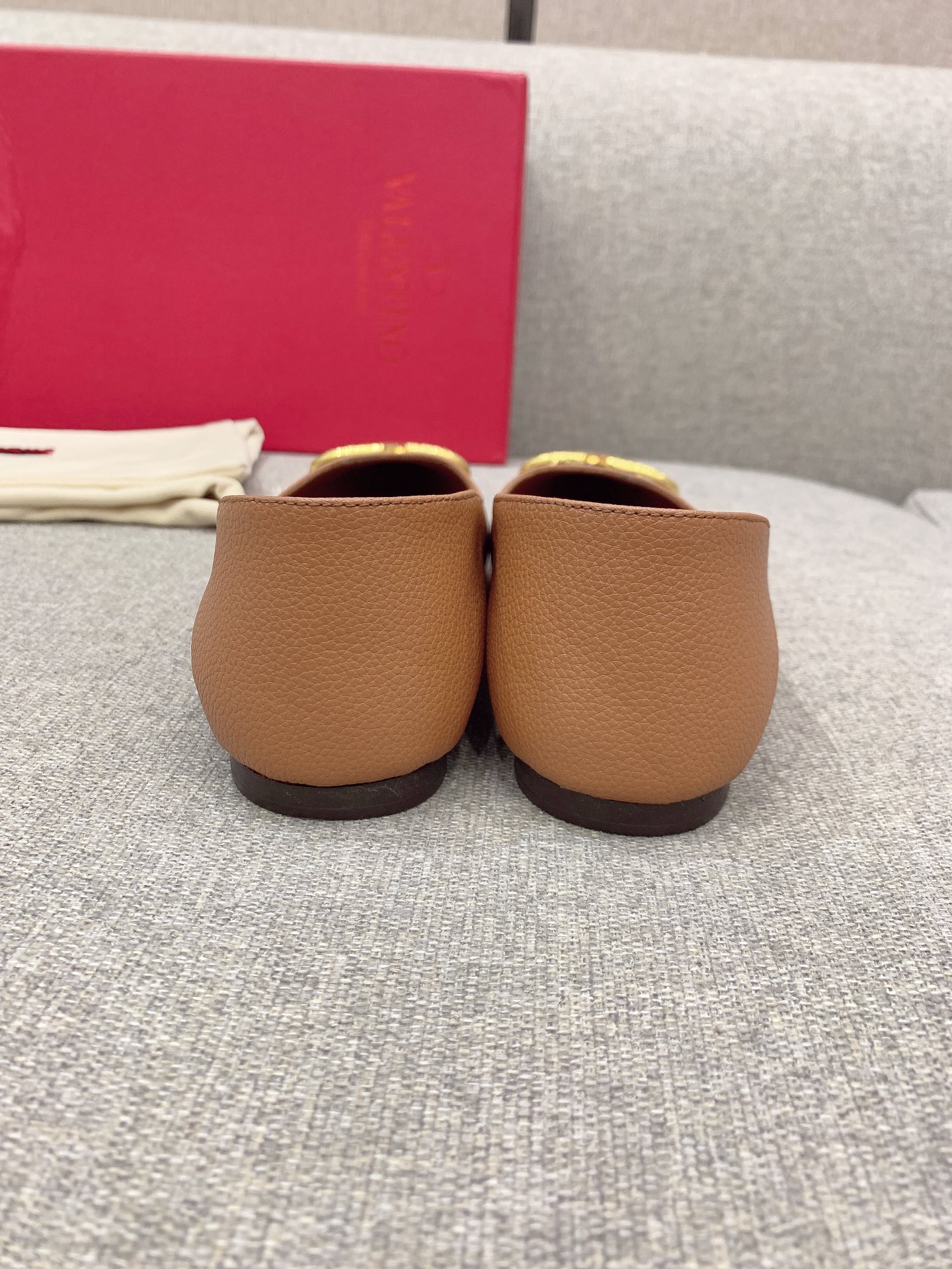 Valentin’s New Italian Sheepskin V-Button Sneaky Shoes in Sizes 35-39 - 图片 8