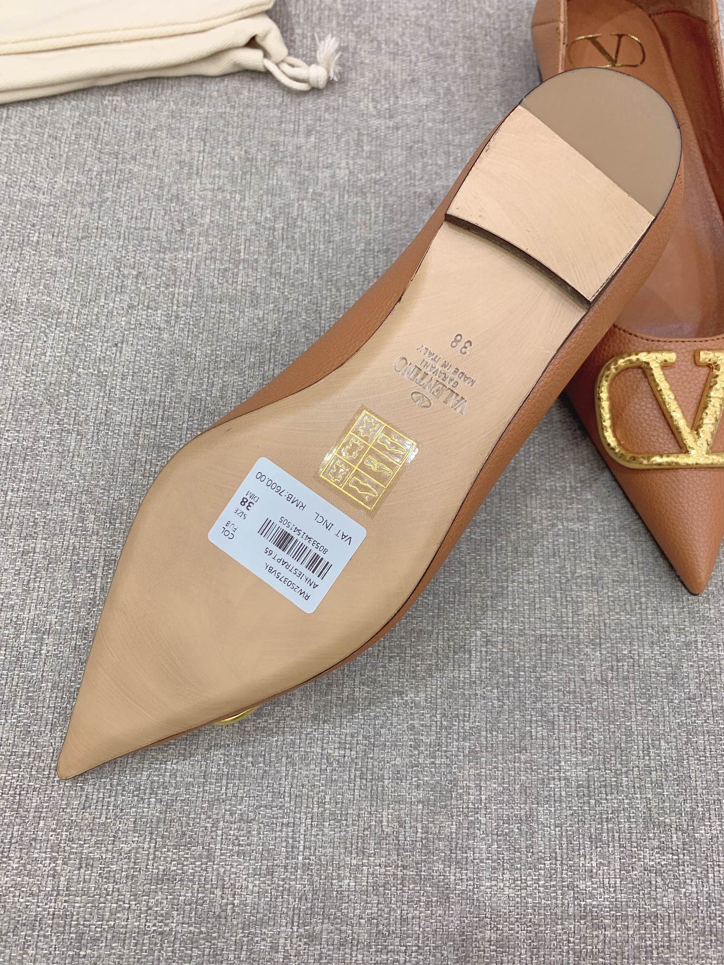 Valentin’s New Italian Sheepskin V-Button Sneaky Shoes in Sizes 35-39 - 图片 9