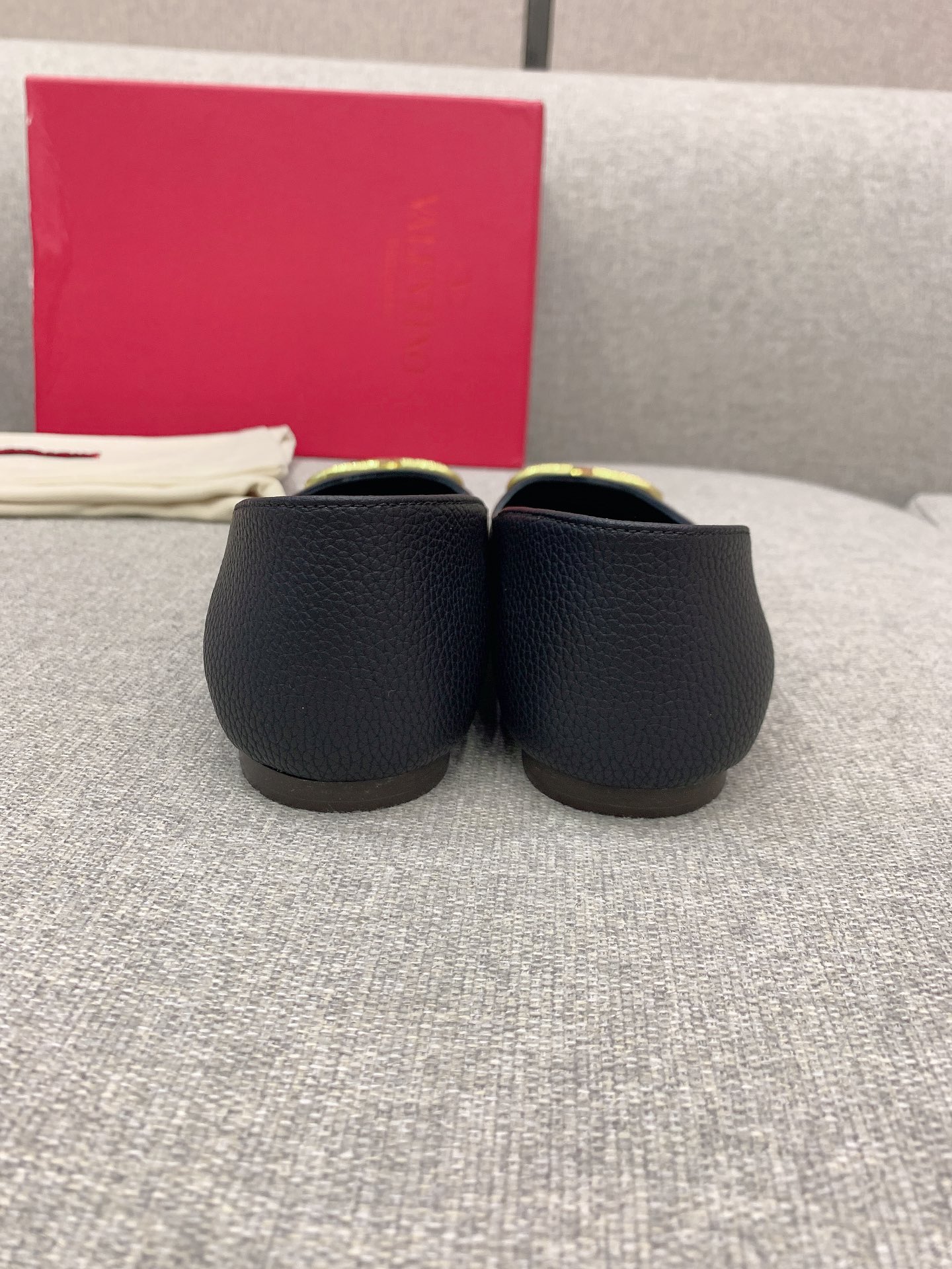 Valentin’s Italian Sheepskin V-Button Sneaky Shoes: Super Soft and Stylish! - 图片 8