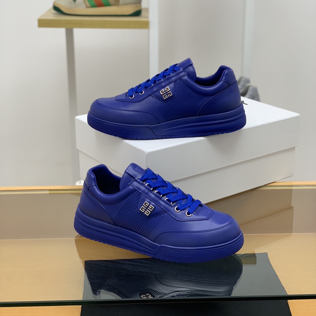 GIVENCHY纪梵希   采用牛皮材质标志性金属扣4 G图案新款男士运动休闲鞋
