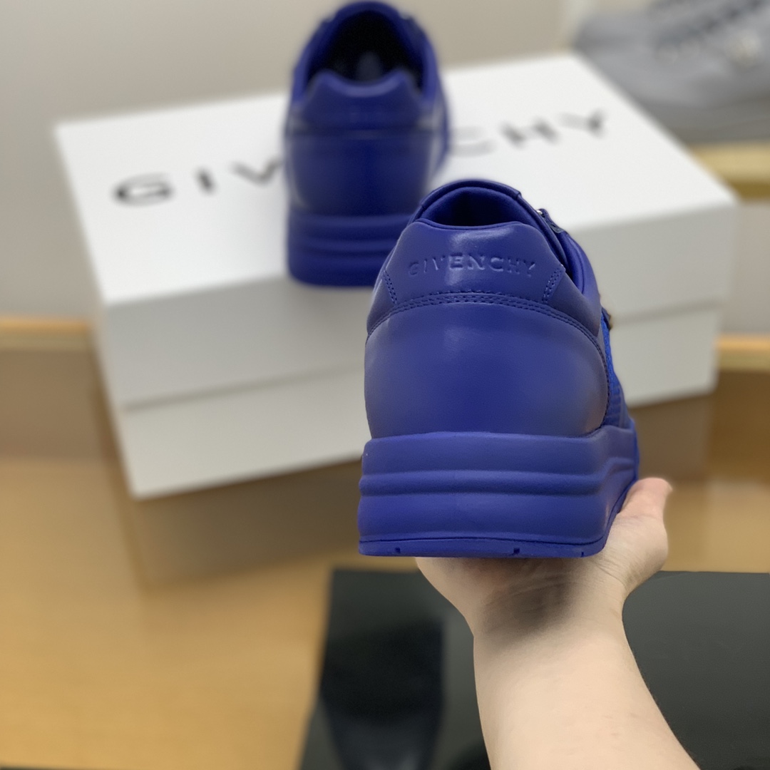 GIVENCHY纪梵希   采用牛皮材质标志性金属扣4 G图案新款男士运动休闲鞋