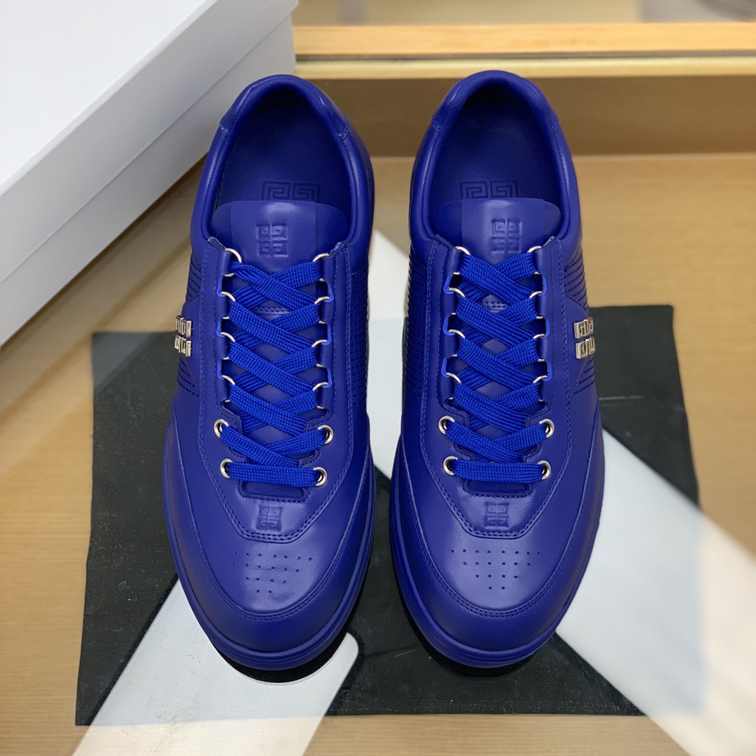 GIVENCHY纪梵希   采用牛皮材质标志性金属扣4 G图案新款男士运动休闲鞋