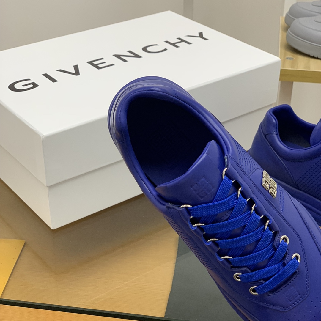 GIVENCHY纪梵希   采用牛皮材质标志性金属扣4 G图案新款男士运动休闲鞋