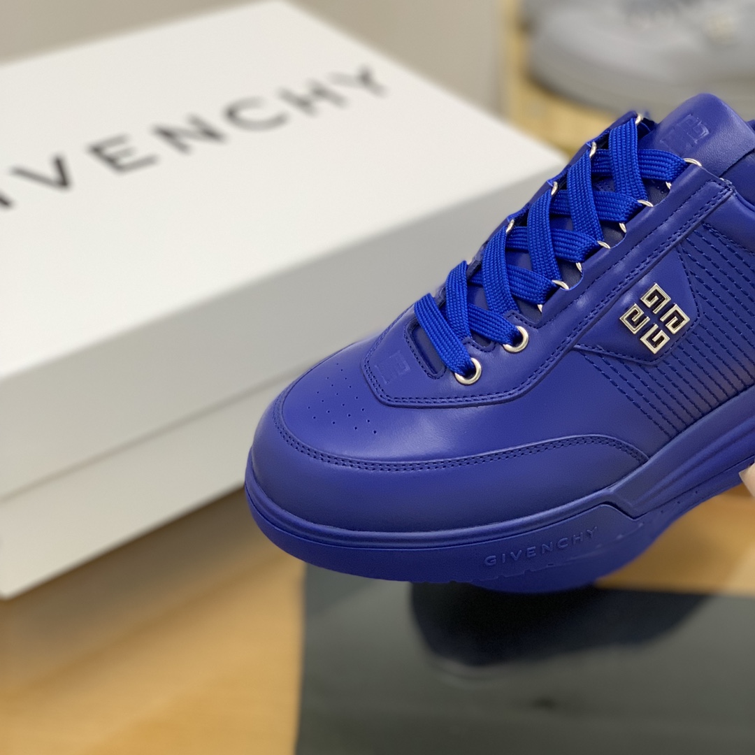 GIVENCHY纪梵希   采用牛皮材质标志性金属扣4 G图案新款男士运动休闲鞋