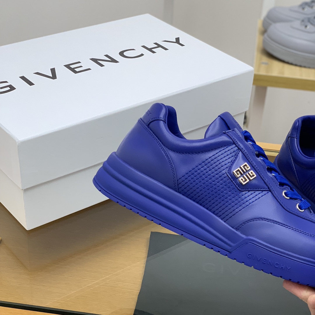 GIVENCHY纪梵希   采用牛皮材质标志性金属扣4 G图案新款男士运动休闲鞋