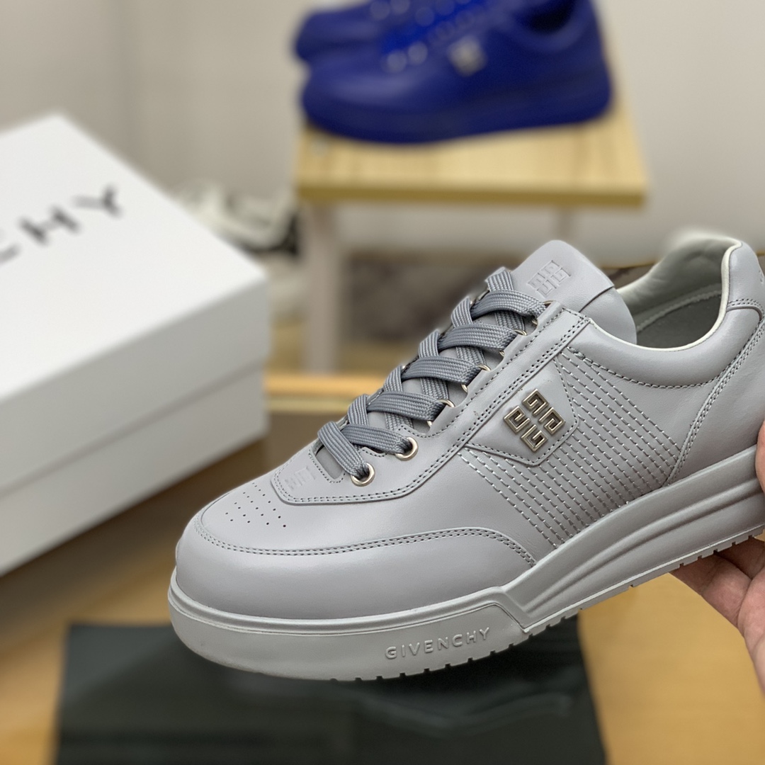 GIVENCHY纪梵希   采用牛皮材质标志性金属扣4 G图案新款男士运动休闲鞋