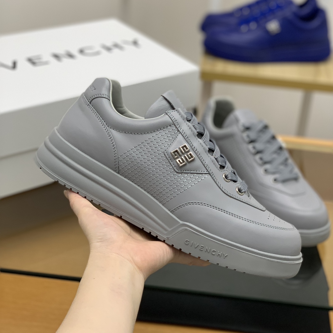 GIVENCHY纪梵希   采用牛皮材质标志性金属扣4 G图案新款男士运动休闲鞋
