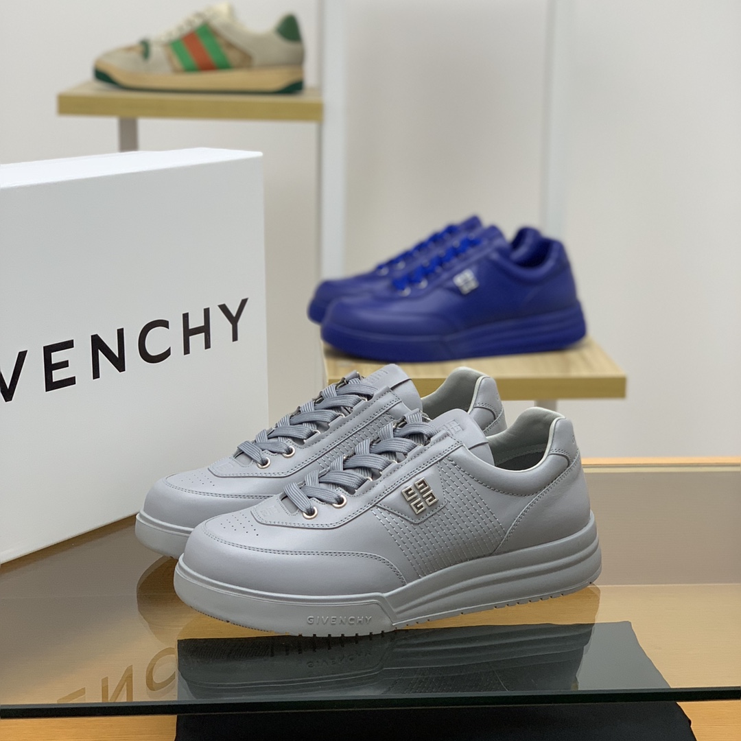 GIVENCHY纪梵希   采用牛皮材质标志性金属扣4 G图案新款男士运动休闲鞋