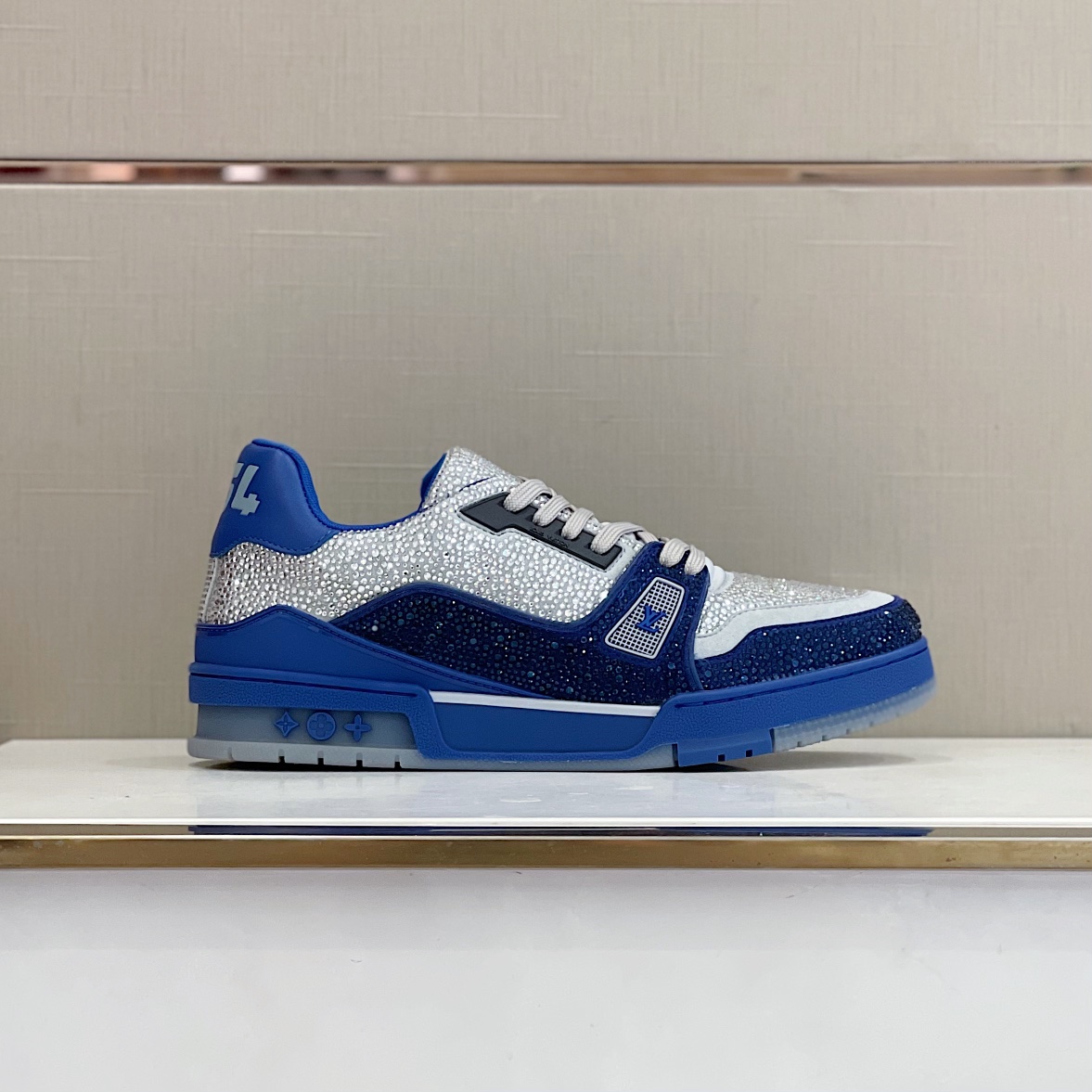 L Virgil Abloh retro basketball sneakers. Imported materials, crystal accents. Size 35-45.-Big cat