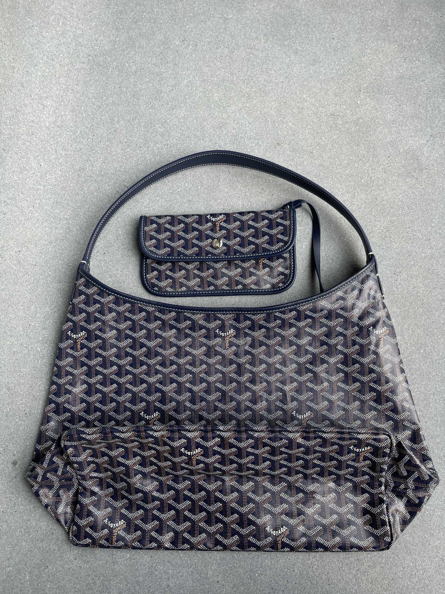 💰550 顶级戈雅工厂直销
Bohème Hobo 
狗牙腋下包 黑色
尺寸】43/27/14cm
包装】防尘袋 吊牌 说明书 
不影响二次销售前提下 七天内可以无理由退换