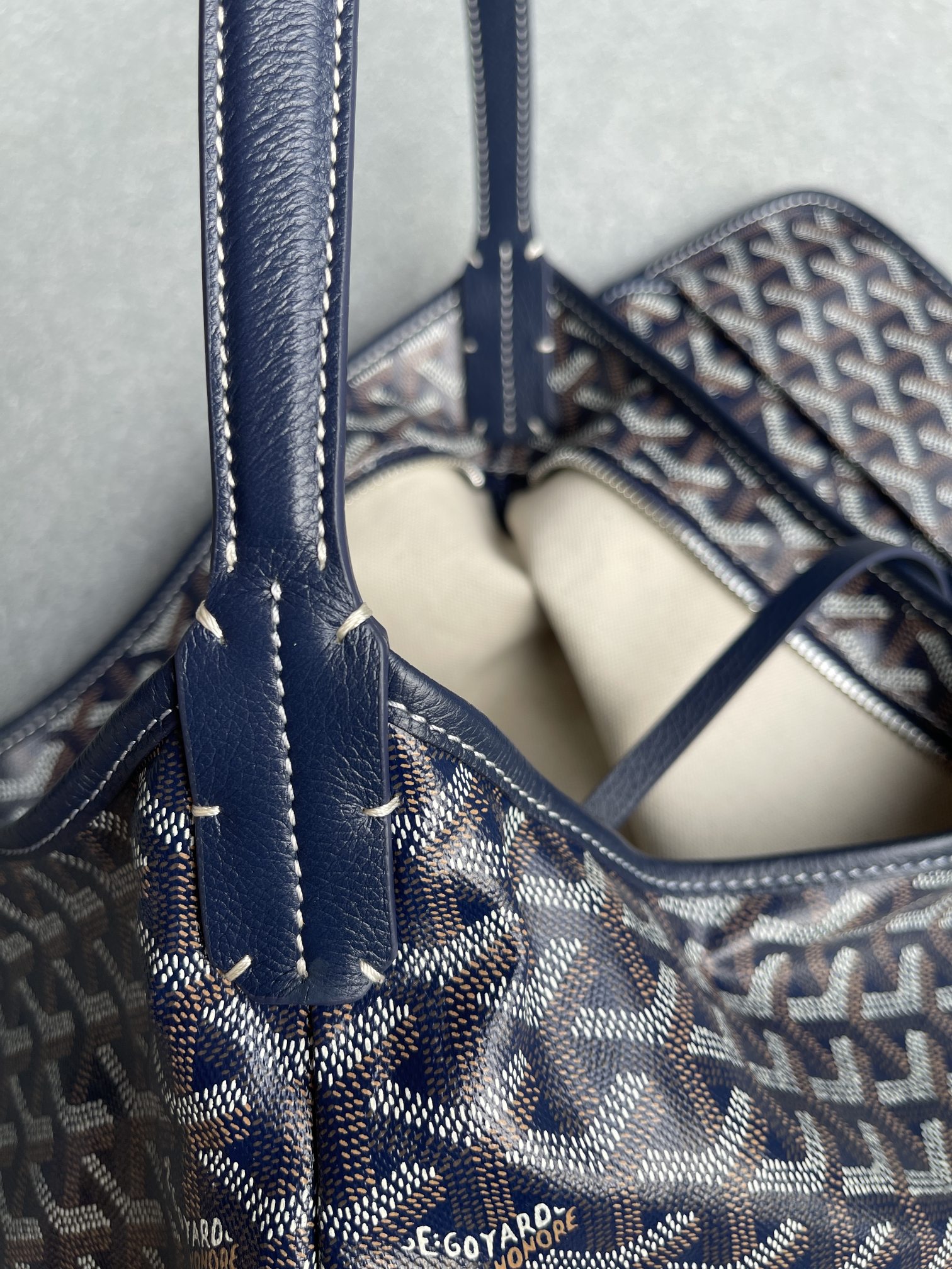 💰550 顶级戈雅工厂直销
Bohème Hobo 
狗牙腋下包 黑色
尺寸】43/27/14cm
包装】防尘袋 吊牌 说明书 
不影响二次销售前提下 七天内可以无理由退换