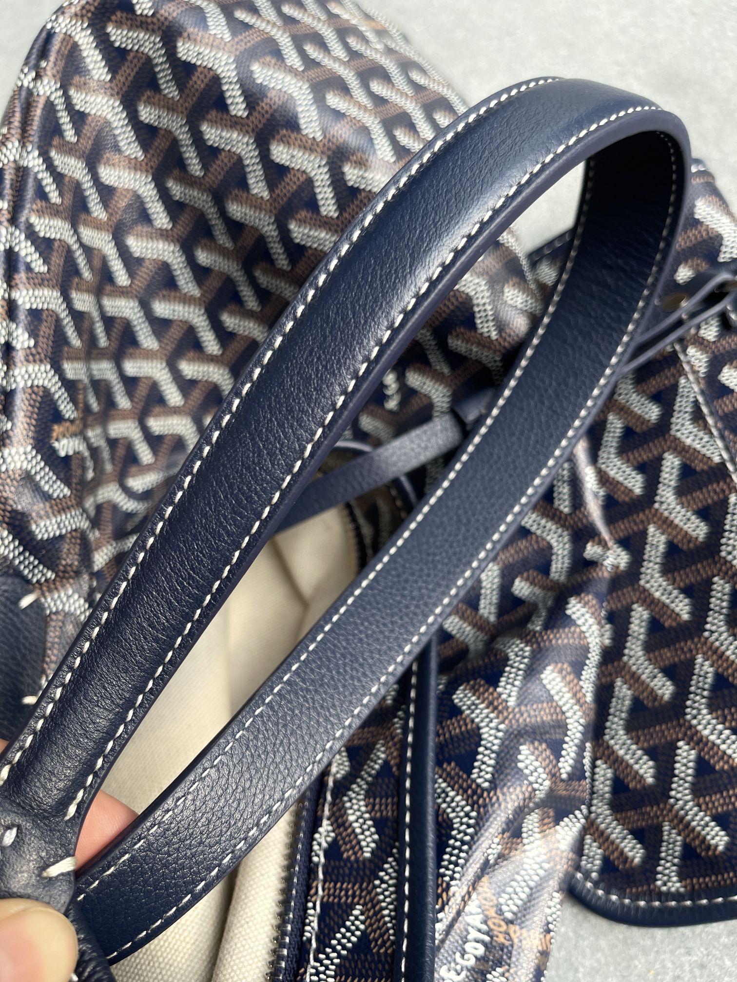 💰550 顶级戈雅工厂直销
Bohème Hobo 
狗牙腋下包 黑色
尺寸】43/27/14cm
包装】防尘袋 吊牌 说明书 
不影响二次销售前提下 七天内可以无理由退换