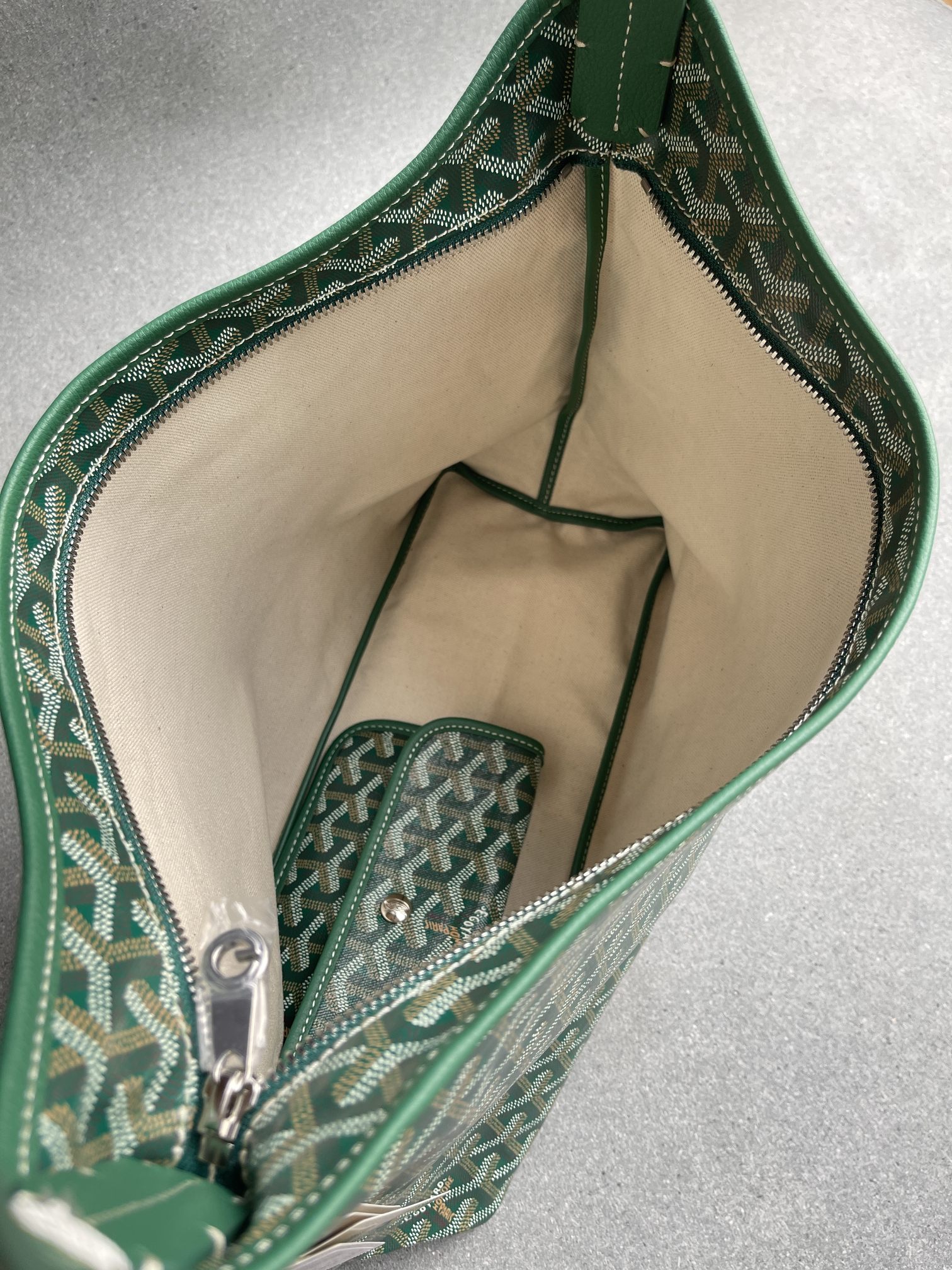 💰550 顶级戈雅工厂直销
Bohème Hobo 
狗牙腋下包 黑色
尺寸】43/27/14cm
包装】防尘袋 吊牌 说明书 
不影响二次销售前提下 七天内可以无理由退换