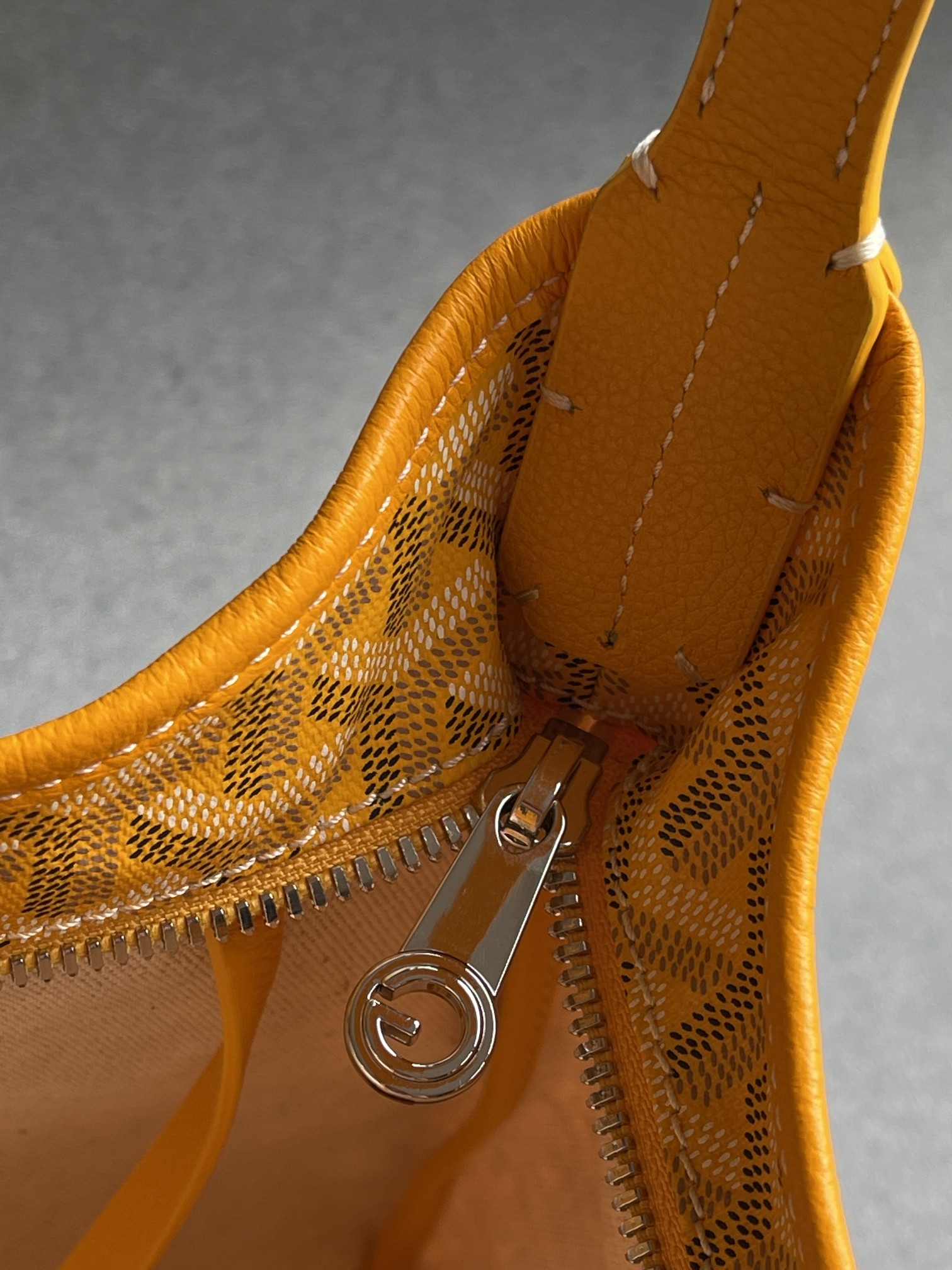 💰550 顶级戈雅工厂直销
Bohème Hobo 
狗牙腋下包 黑色
尺寸】43/27/14cm
包装】防尘袋 吊牌 说明书 
不影响二次销售前提下 七天内可以无理由退换