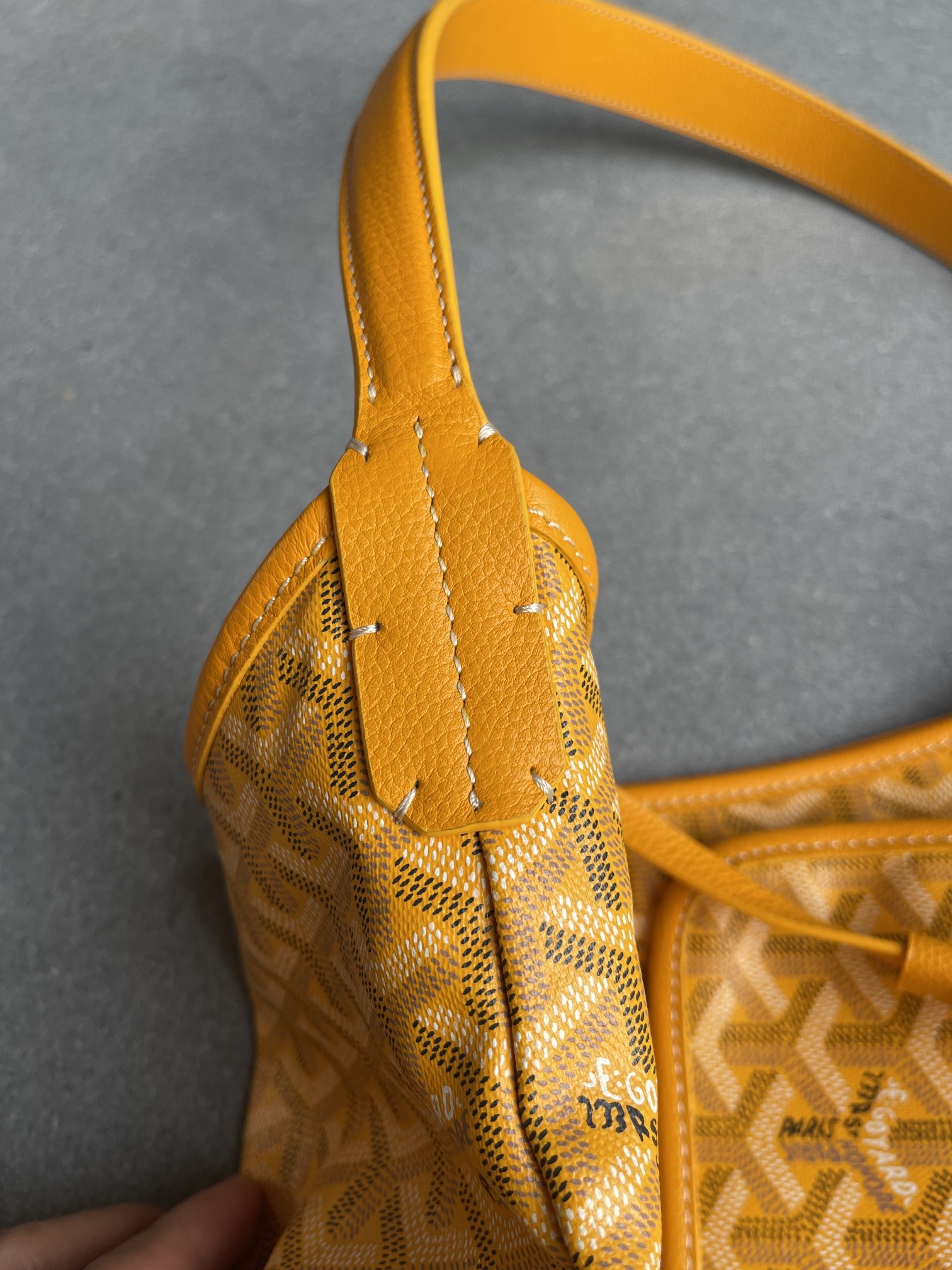 💰550 顶级戈雅工厂直销
Bohème Hobo 
狗牙腋下包 黑色
尺寸】43/27/14cm
包装】防尘袋 吊牌 说明书 
不影响二次销售前提下 七天内可以无理由退换