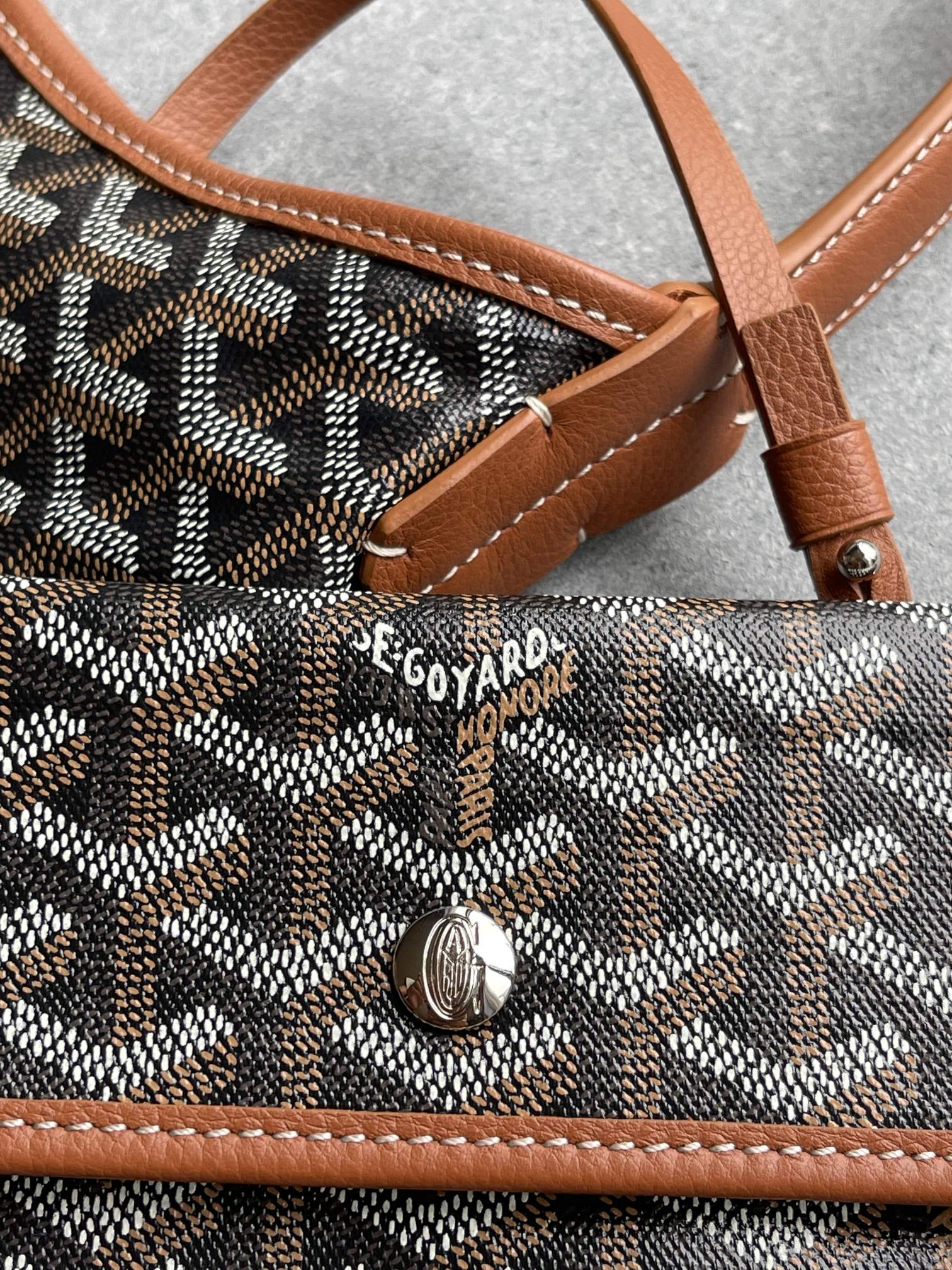 💰550 顶级戈雅工厂直销
Bohème Hobo 
狗牙腋下包 黑色
尺寸】43/27/14cm
包装】防尘袋 吊牌 说明书 
不影响二次销售前提下 七天内可以无理由退换
