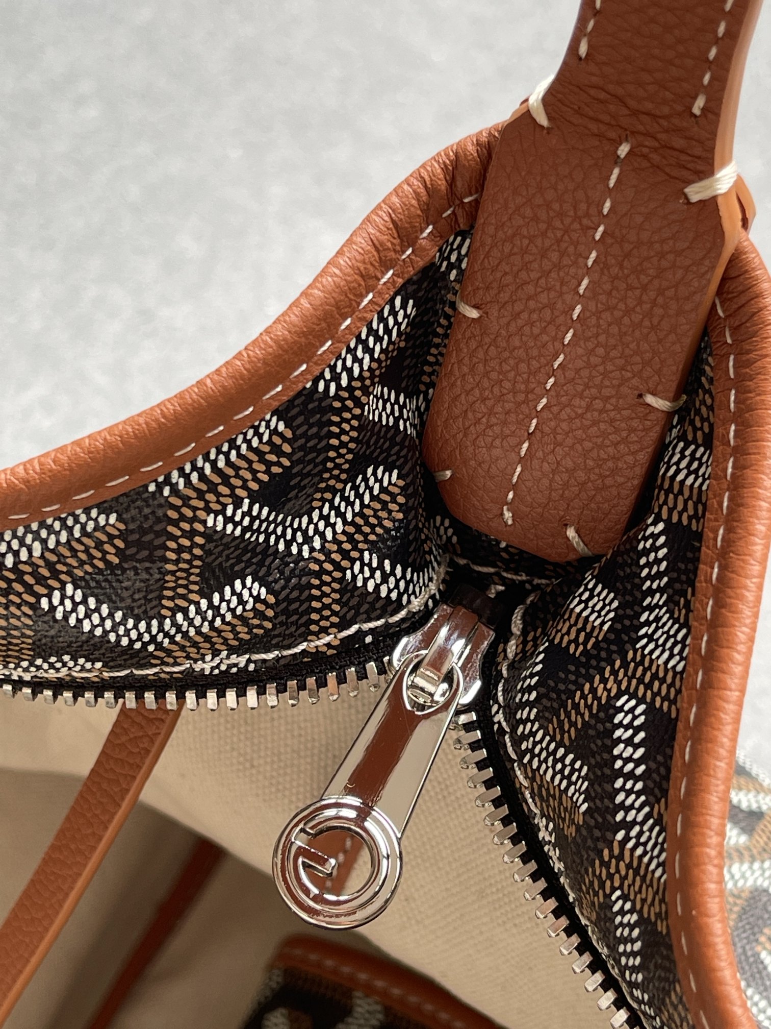 💰550 顶级戈雅工厂直销
Bohème Hobo 
狗牙腋下包 黑色
尺寸】43/27/14cm
包装】防尘袋 吊牌 说明书 
不影响二次销售前提下 七天内可以无理由退换