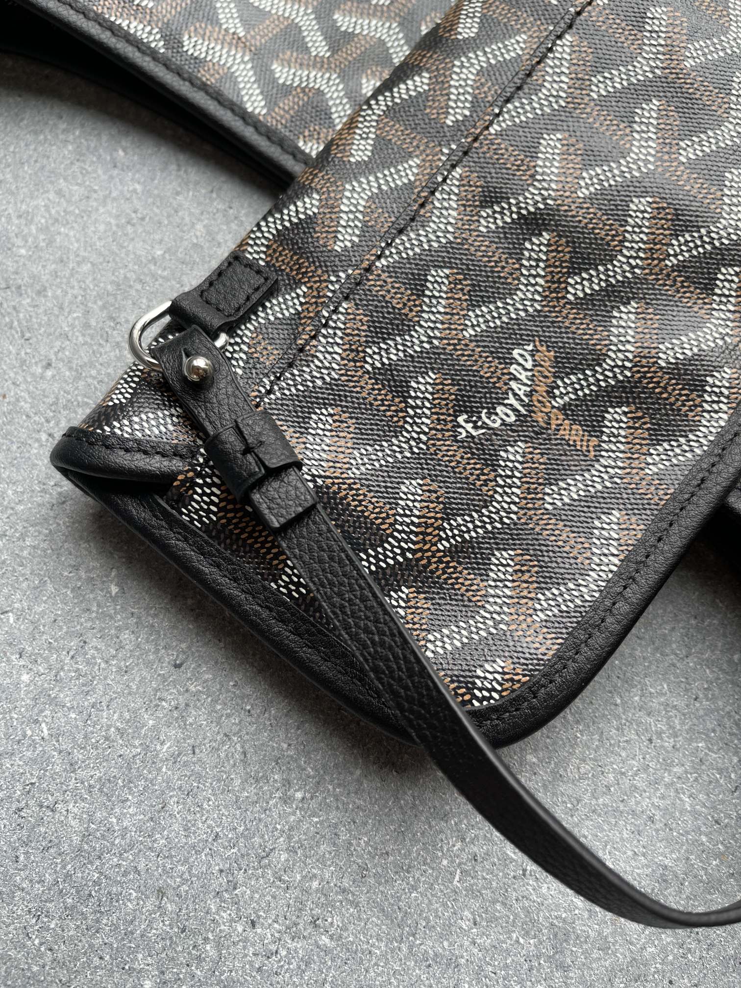 💰550 顶级戈雅工厂直销
Bohème Hobo 
狗牙腋下包 黑色
尺寸】43/27/14cm
包装】防尘袋 吊牌 说明书 
不影响二次销售前提下 七天内可以无理由退换