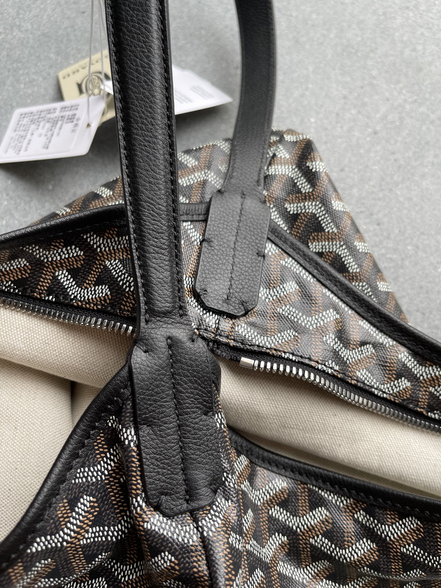 💰550 顶级戈雅工厂直销
Bohème Hobo 
狗牙腋下包 黑色
尺寸】43/27/14cm
包装】防尘袋 吊牌 说明书 
不影响二次销售前提下 七天内可以无理由退换