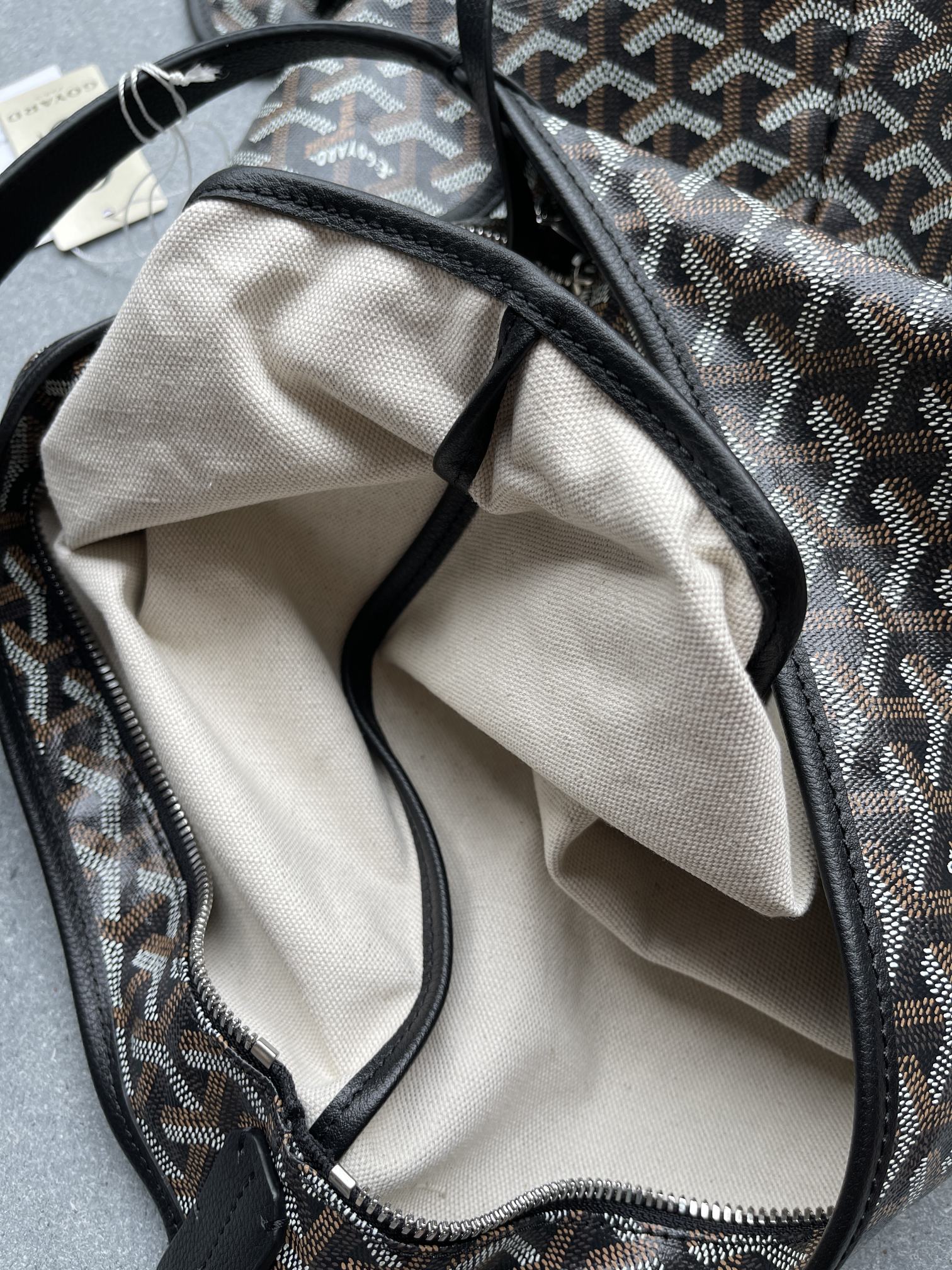 💰550 顶级戈雅工厂直销
Bohème Hobo 
狗牙腋下包 黑色
尺寸】43/27/14cm
包装】防尘袋 吊牌 说明书 
不影响二次销售前提下 七天内可以无理由退换