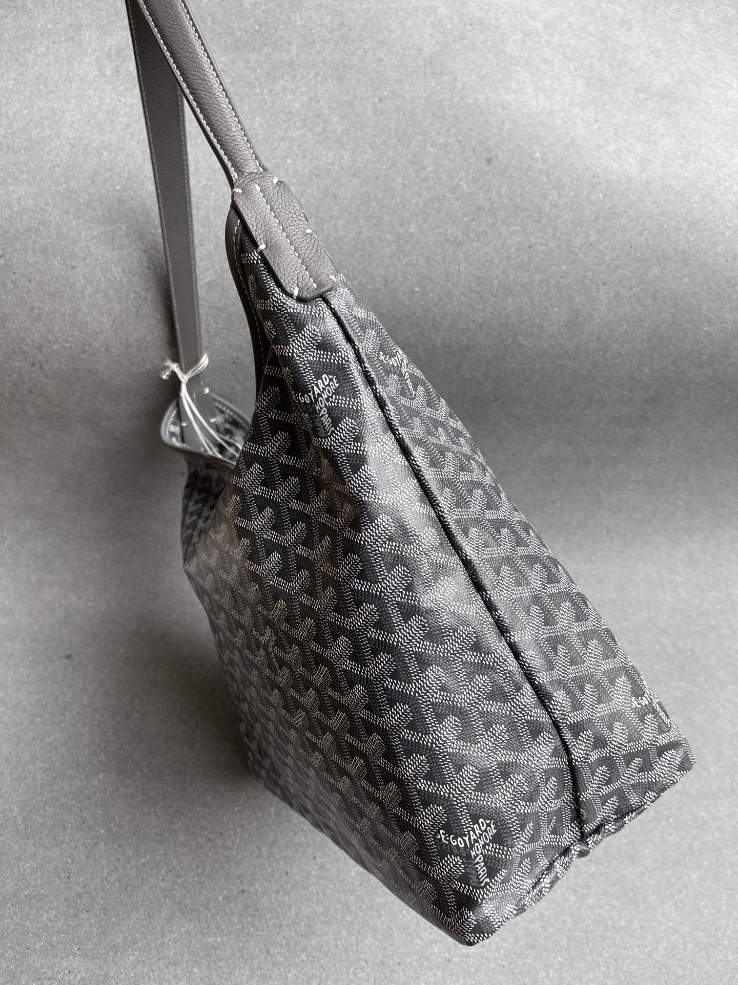 💰550 顶级戈雅工厂直销
Bohème Hobo 
狗牙腋下包 
尺寸】43/27/14cm
包装】防尘袋 吊牌 说明书 
不影响二次销售前提下 七天内可以无理由退换