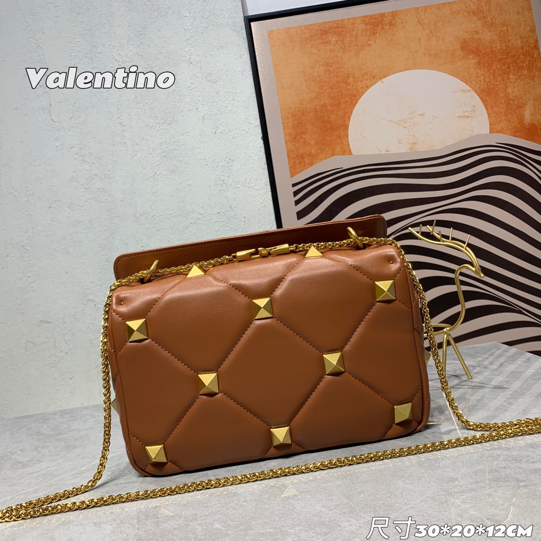 460 Valentino Garavani Roman Stud 大号纳帕羊皮革链条大钉包 V009083