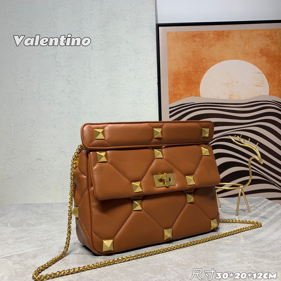 460 Valentino Garavani Roman Stud 大号纳帕羊皮革链条大钉包 V009083