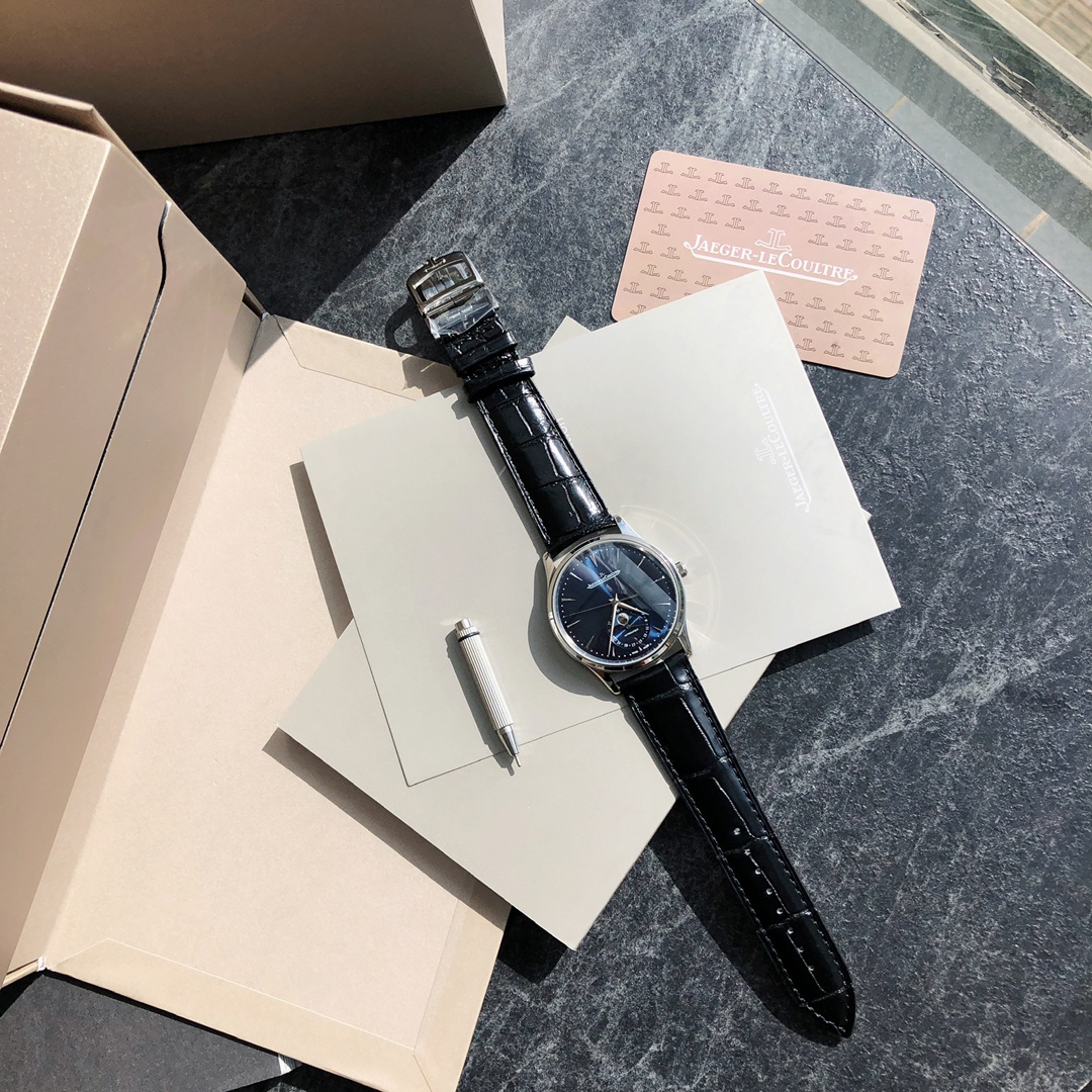 NO:390648,Jaeger-LeCoultre Moon Phase Master Series, the most cost-effective male watch Jaeger-LeCoultre Master arrives!  The new model takes you to observe the changes of the moon phase disc. (the case diameter is 39mm and the thickness is 9.9mm) synchronizes with the original. The sub-disk at six o'clock has a double period display of the solar lunar calendar (moon phase) and the moon phase turns one round per month, and the function is the same as the original product. [Moon phase disc] 3D metal moon phase [Movement] The original replica Cal./1 integrated movement, with 100% synchronized original self-produced movement, and does not forget the original intention. Each movement has undergone a series of strict tests and screening before it!  ,jaeger-lecoultre19860909积家月相大师系列 , 最具有性价比的男表积家大师到货！新款带你观察月相盘的变化.（表壳直径39mm,厚度9.9mm）与原装同步.六点钟的子盘拥有阳历阴历（月相）双期显示,月相一月转一圈,功能同正品一致,【月相盘】3D金属月相【机芯】原装复刻Cal./1一体机芯,功能百分百同步原装自产机芯,不忘初心,每一只机芯前都经过一系列严格测试筛选！,,jaeger-lecoultre,Watch