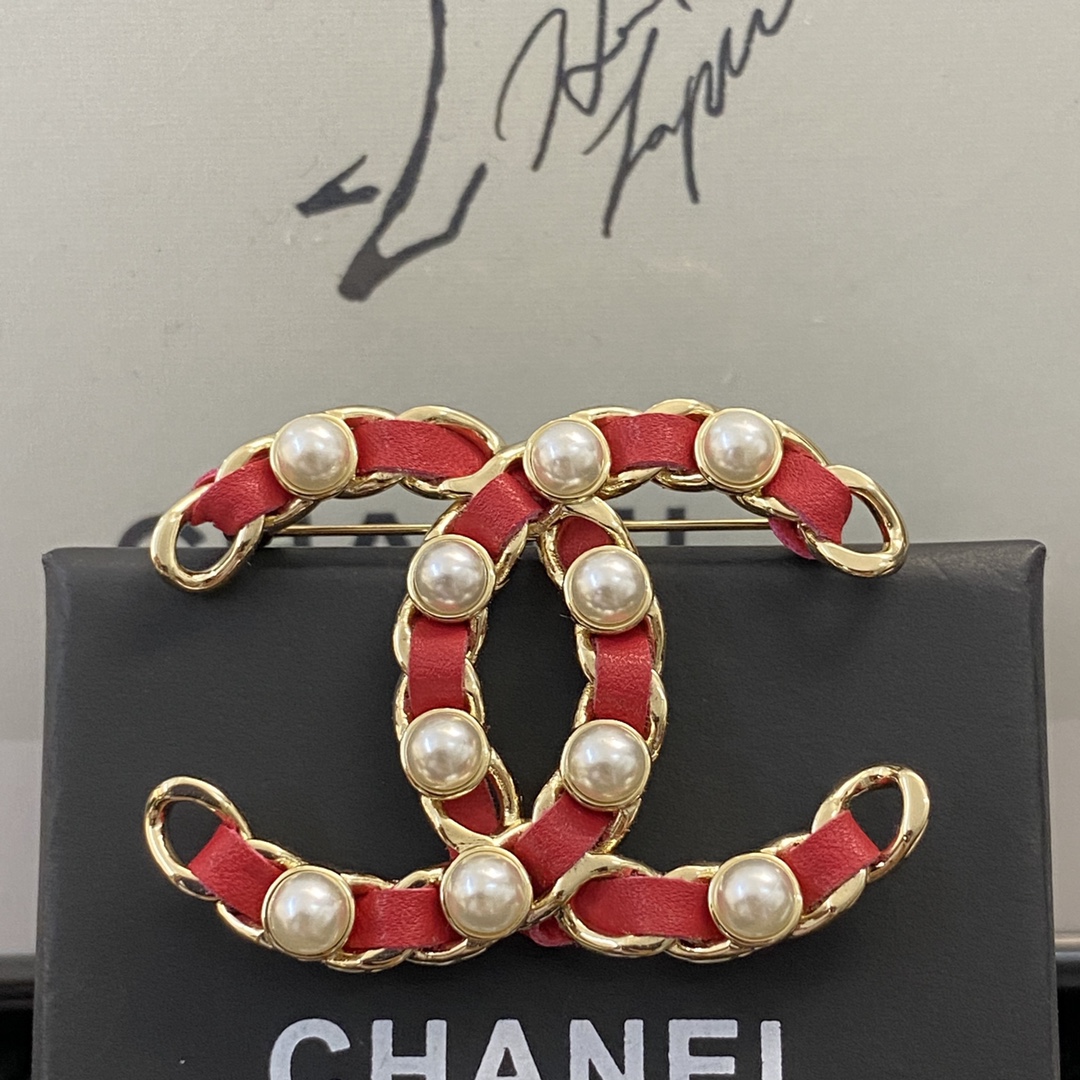 Chanel Jewelry Brooch Black Red Openwork Fashion