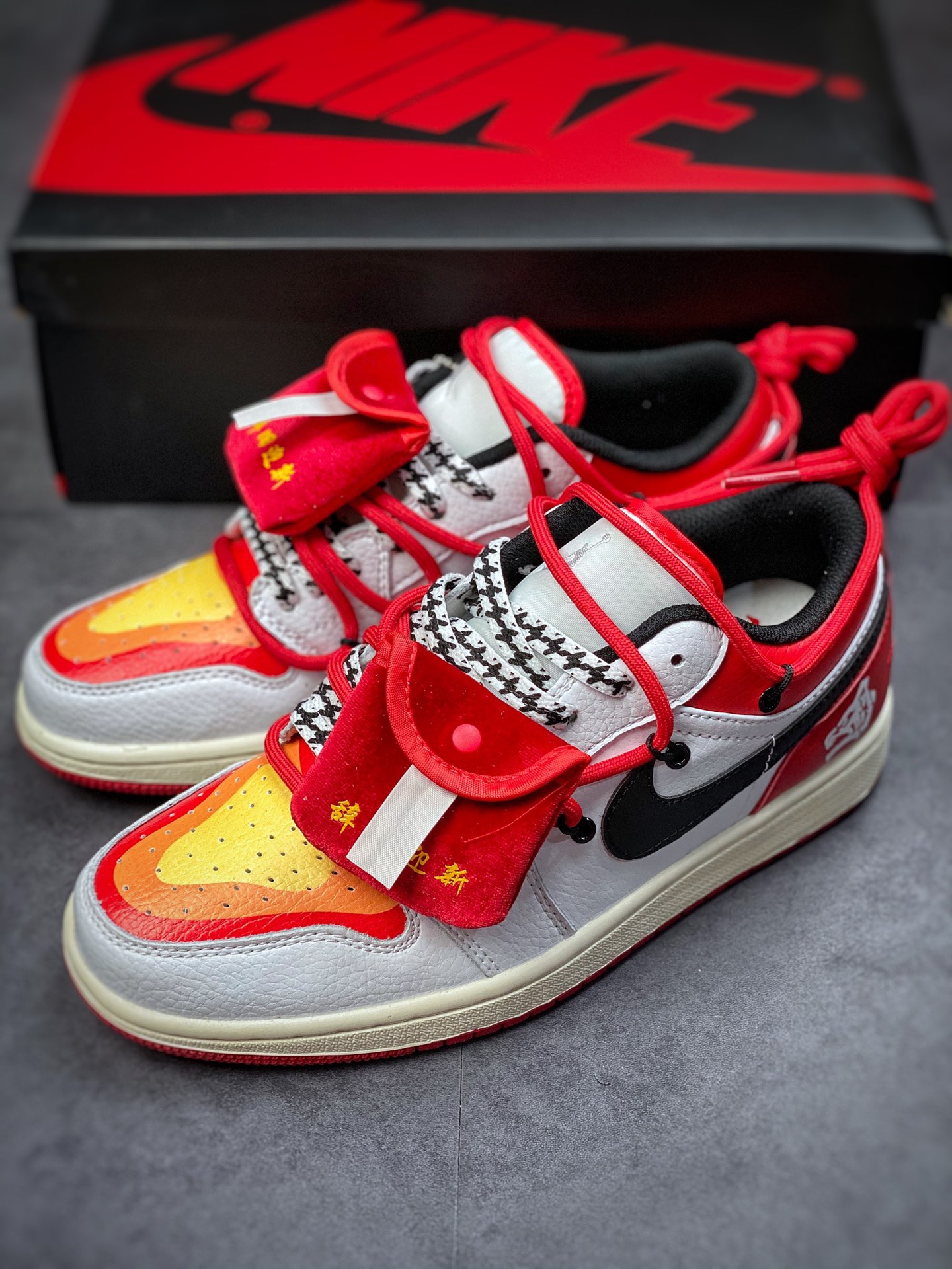 190 Nike Air Jordan 1 Low”Chicago/Year of the Tiger” 白红黑虎年绑绳553558-186