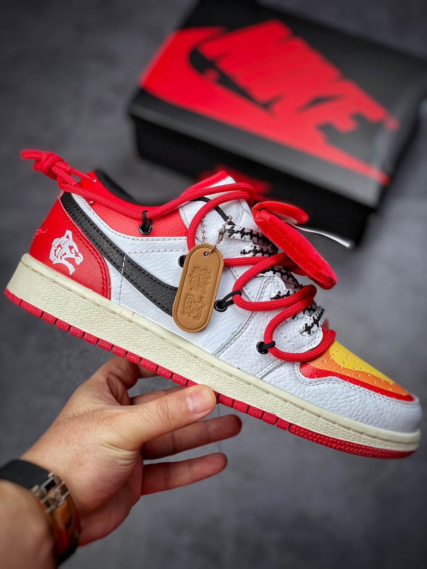 190 Nike Air Jordan 1 Low”Chicago/Year of the Tiger” 白红黑虎年绑绳553558-186
