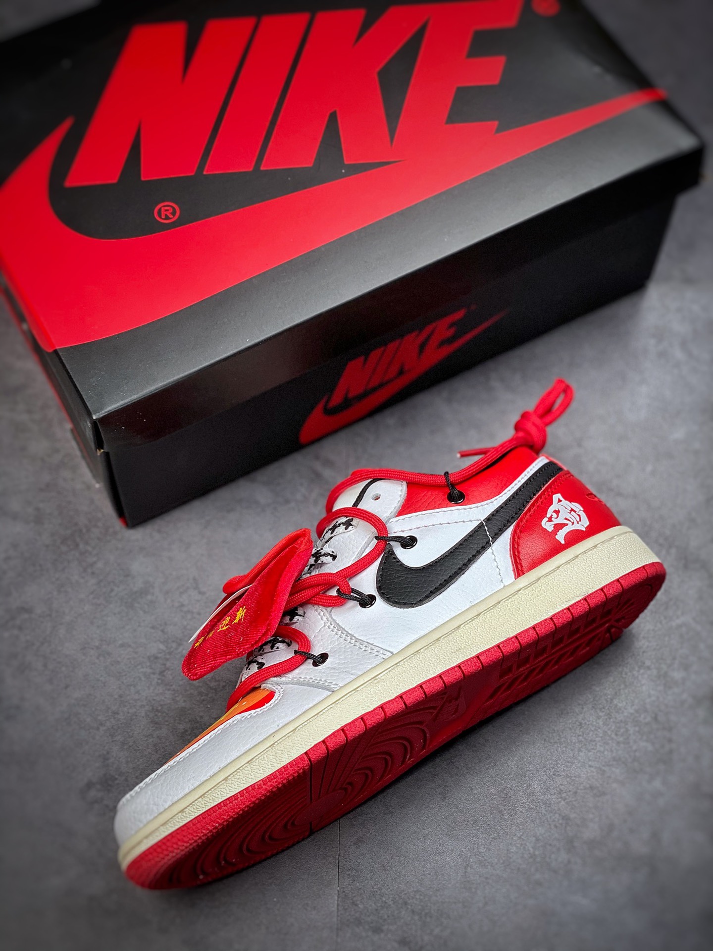 190 Nike Air Jordan 1 Low”Chicago/Year of the Tiger” 白红黑虎年绑绳553558-186