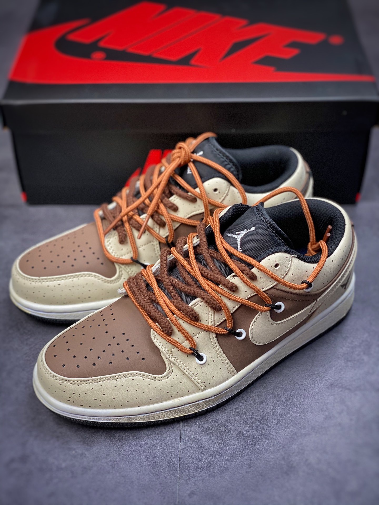 190 Nike Air Jordan 1 Low”Beige/Brown/Black” 米黄深棕黑绑绳DH9765-300-莆田鞋,莆田鞋货源,高仿鞋,高仿鞋货源,安福档口,莆田高仿鞋,莆田鞋批发,高仿鞋批发,莆田高仿运动鞋,高仿运动鞋,莆田运动鞋 190 Nike Air Jordan 1 Low”Beige/Brown/Black” 米黄深棕黑绑绳DH9765-300