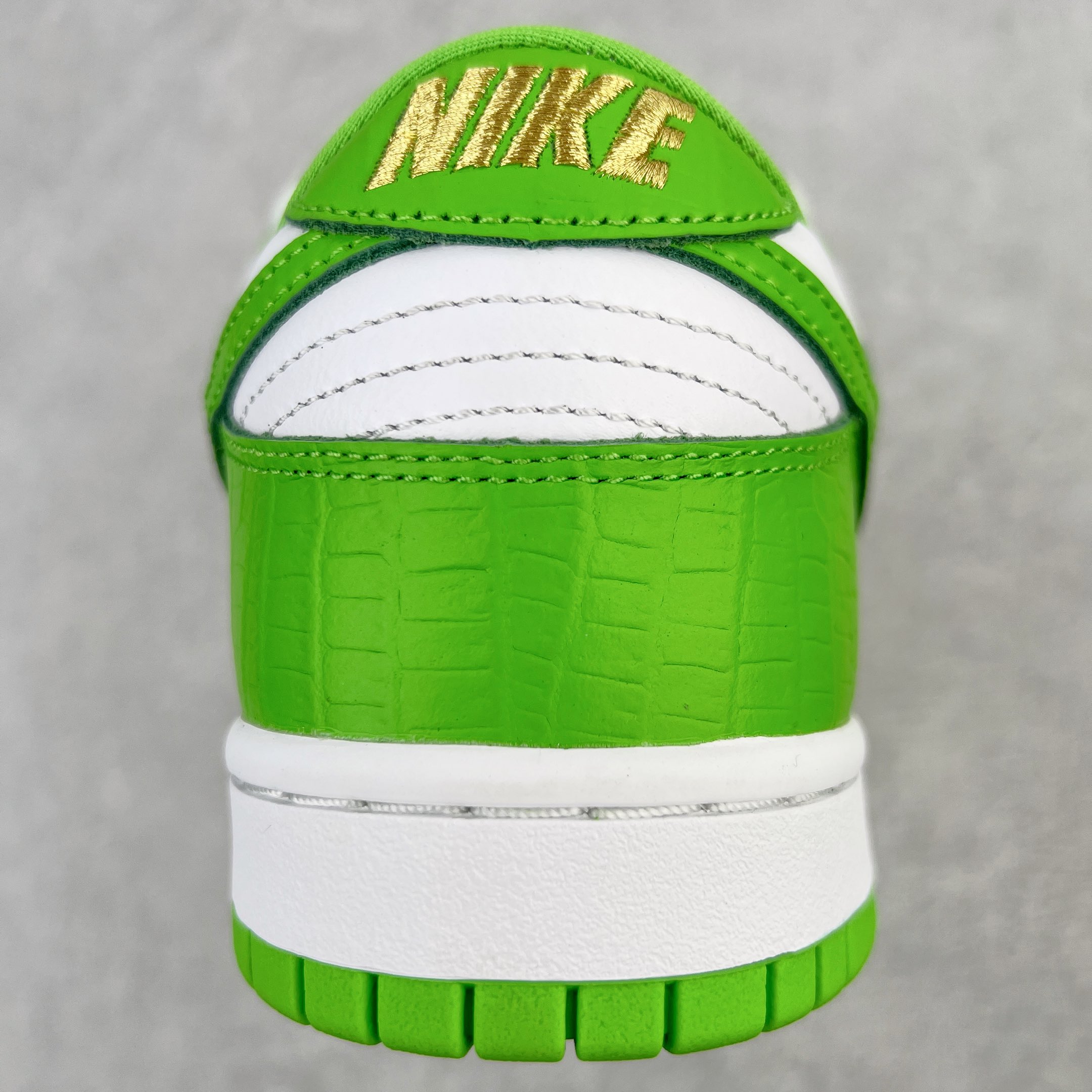 图片[8]-＃OG纯原特价 Supreme x NK SB Dunk Low 联名白金绿 DH3228-101 圈内最强 零售首选 独家原厂航空铝磨具打磨大底 鞋头坡度极致还原 原盒原配 圈内天花板工艺 原厂冲刀 超高清洁度 全鞋零毛边皮料切割 全套原楦原模倾力打造完美版型 采用原厂百宏鞋带以及原厂百宏织唛舌标 内标可供原厂几率过验 原厂中底布黄色点胶 原厂中底布拉帮走线遵循公司‼️尺码：36 36.5 37.5 38 38.5 39 40 40.5 41 42 42.5 43 44 45 46 47.5-选品中心