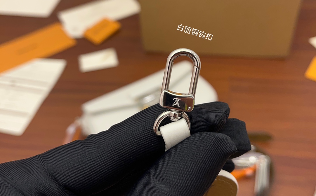 独家首发型号：M20395（专柜同步电子芯片内码）皮料是代意大利A级皮料（特级）:所谓的特级．是在于品质、五金、面料、手工、油边、A级、拍摄图跟 5