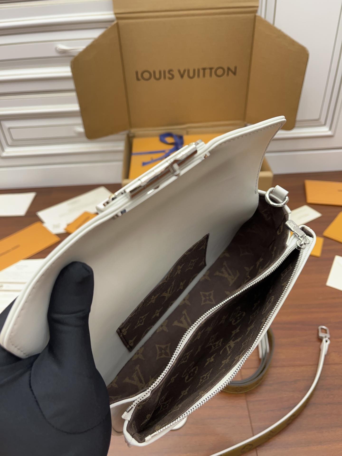 M20395 Details (1) - Bag 6