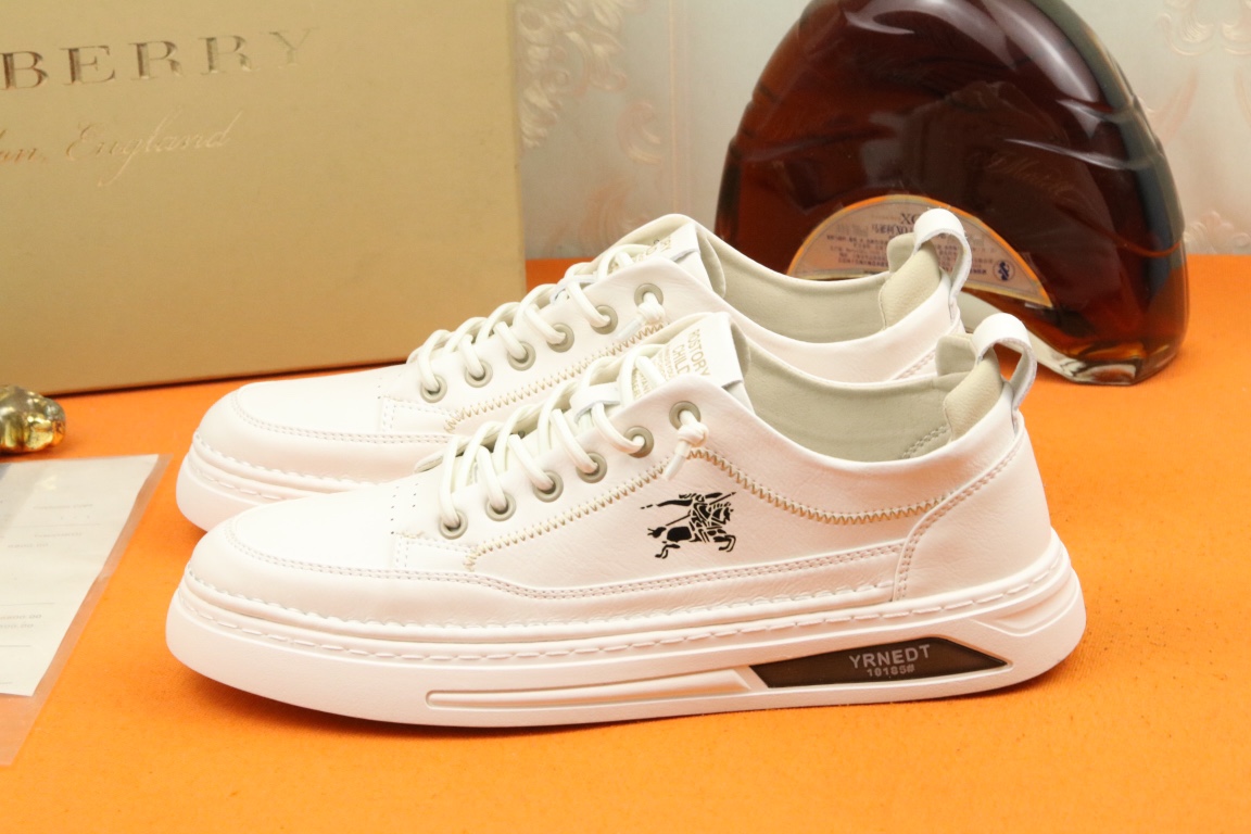 I5 爆款 Burberry 巴宝莉   代购款男士官网同步，鞋面采用进口头层牛皮，猪皮内里， 完全1比1复刻，防滑耐磨橡胶大底鞋子舒适度极高，原厂跟单货，高品质看细节，欢迎对比