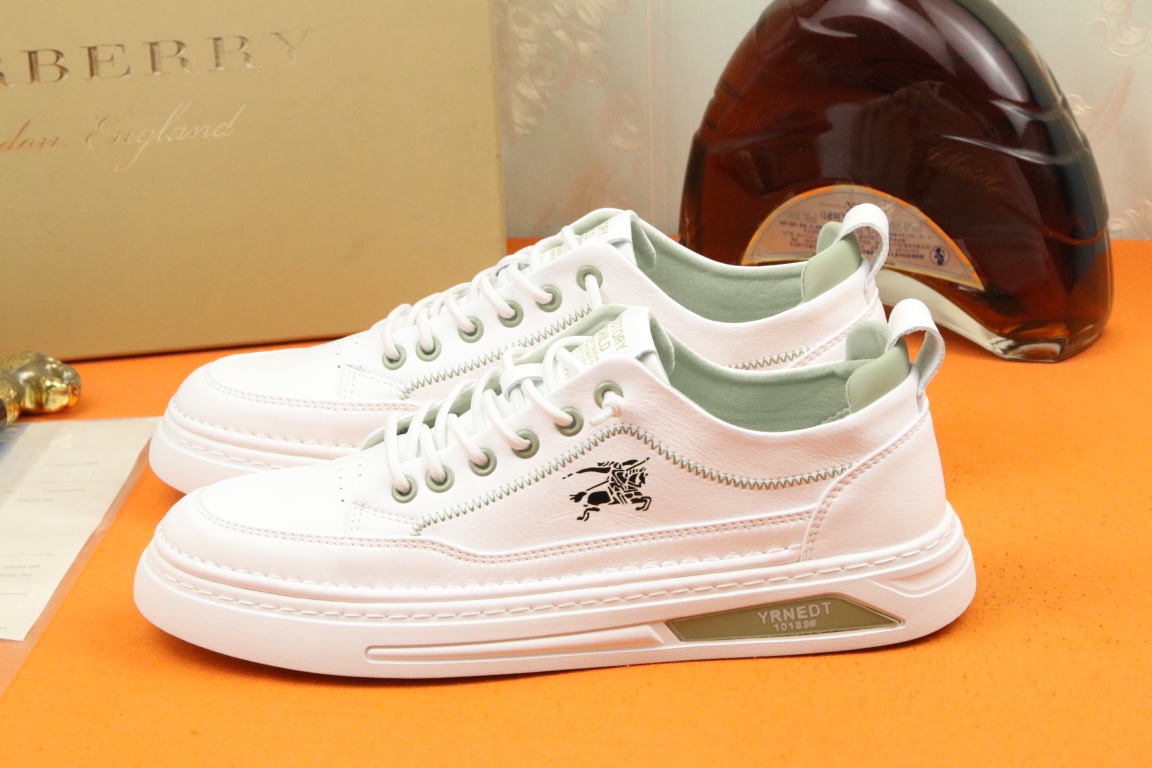 I5 爆款 Burberry 巴宝莉   代购款男士官网同步，鞋面采用进口头层牛皮，猪皮内里， 完全1比1复刻，防滑耐磨橡胶大底鞋子舒适度极高，原厂跟单货，高品质看细节，欢迎对比