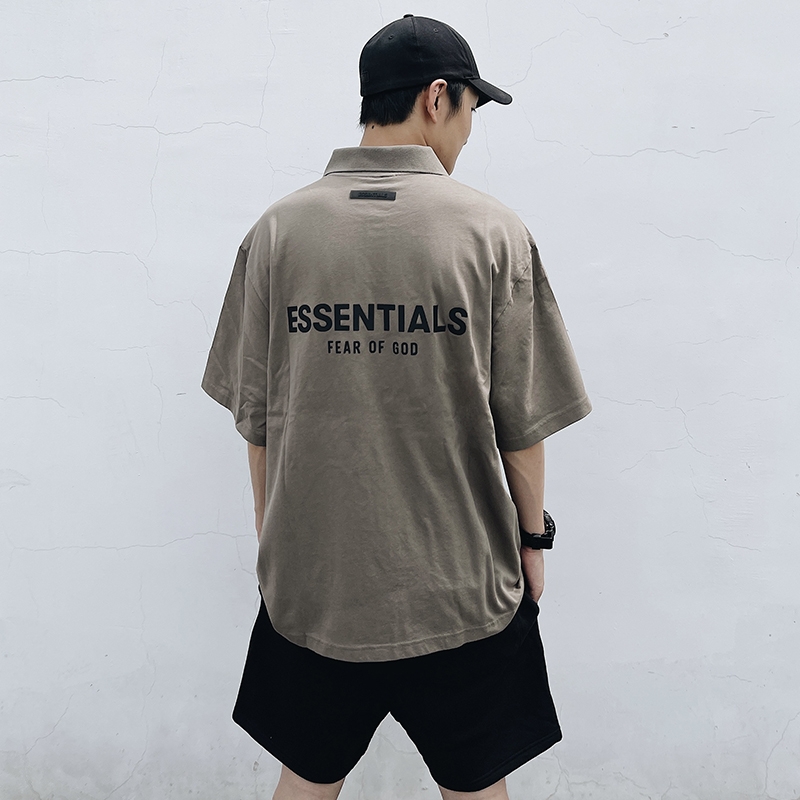 🎀爆款模特图🎀99💰【碳灰色】顶级版本FEAR OF GOD FOG ESSENTIALS后背硅胶字母POLO衫纯棉宽松透气OS版型
后背硅胶采用顶级铭牌,字母采取凸起工艺,保证原版一致。
后背硅胶均采用环保硅胶材质,均采用解析化验,无异味。压胶工艺保证了印花的牢固程度,保证机洗暴晒毫无压力,绝对不会脱胶。可以完全放心。领口做了暗胶处理,可以有效保证领口立起。
行走在更多的场合,无论是运动还是商务,休闲还是正式,都可以完美的融合在当下的穿搭。纯棉的面料吸汗又柔软,非常适合春夏秋三个季节的穿着百搭又好看的一件潮人单品,入手不亏!
颜色;炭灰色
尺码;S-XL