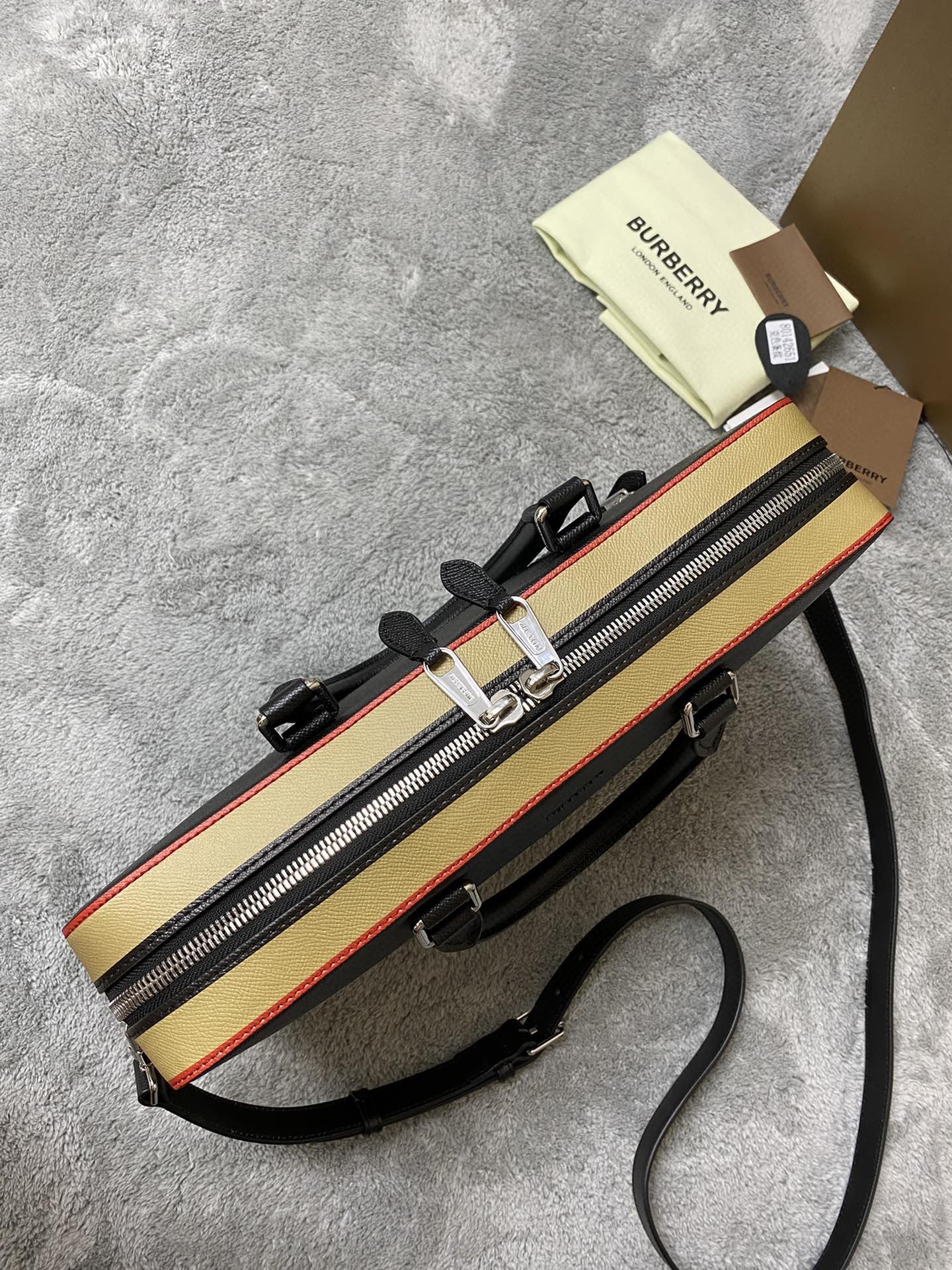 Briefcase photo 4