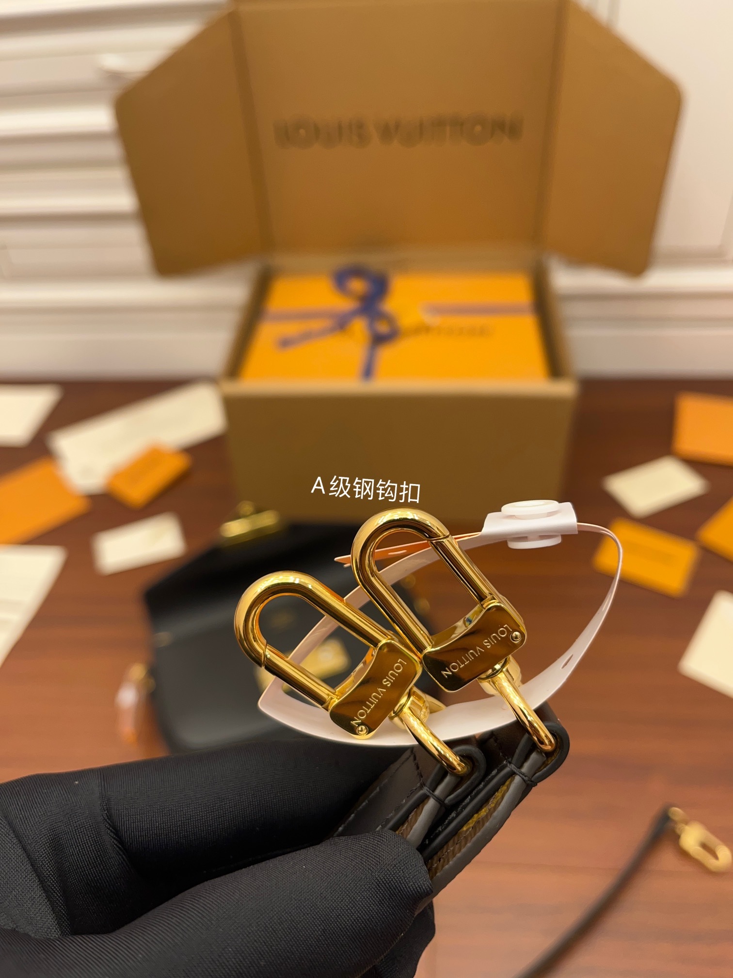 独家首发型号M20393特级加强版品质提升.专柜同步电子芯片内码礼品袋保护纸铜版电子标签合格证皮料是正品