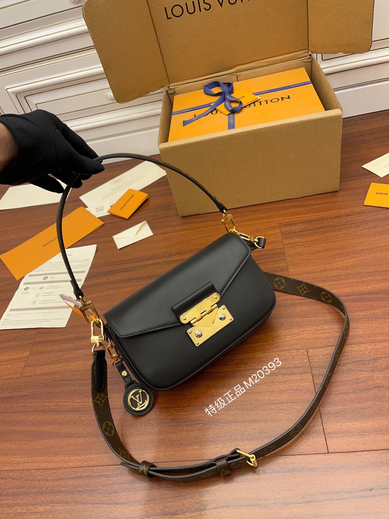 独家首发型号M20393特级加强版品质提升.专柜同步电子芯片内码礼品袋保护纸铜版电子标签合格证皮料是正品