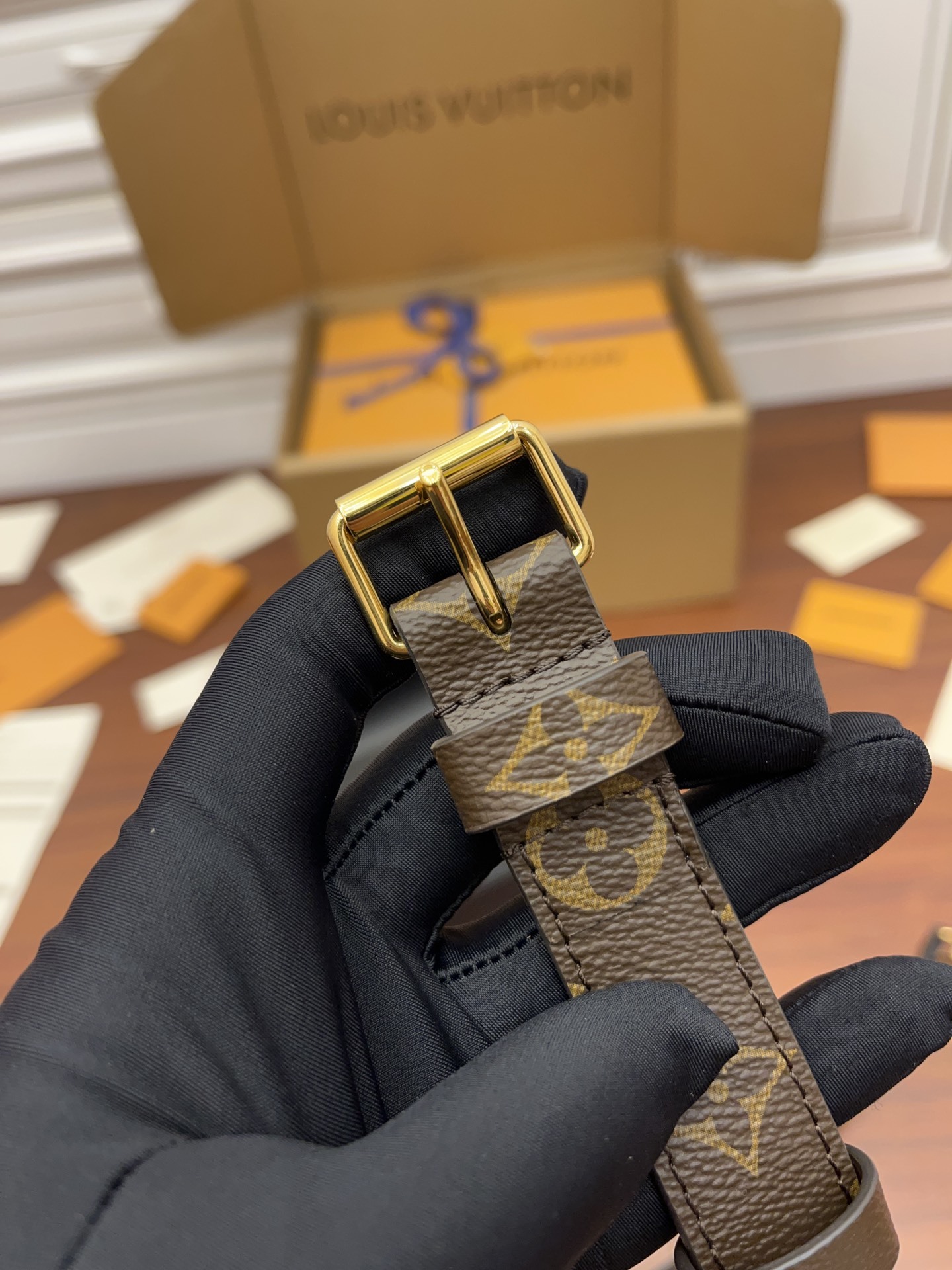 独家首发型号M20393特级加强版品质提升.专柜同步电子芯片内码礼品袋保护纸铜版电子标签合格证皮料是正品