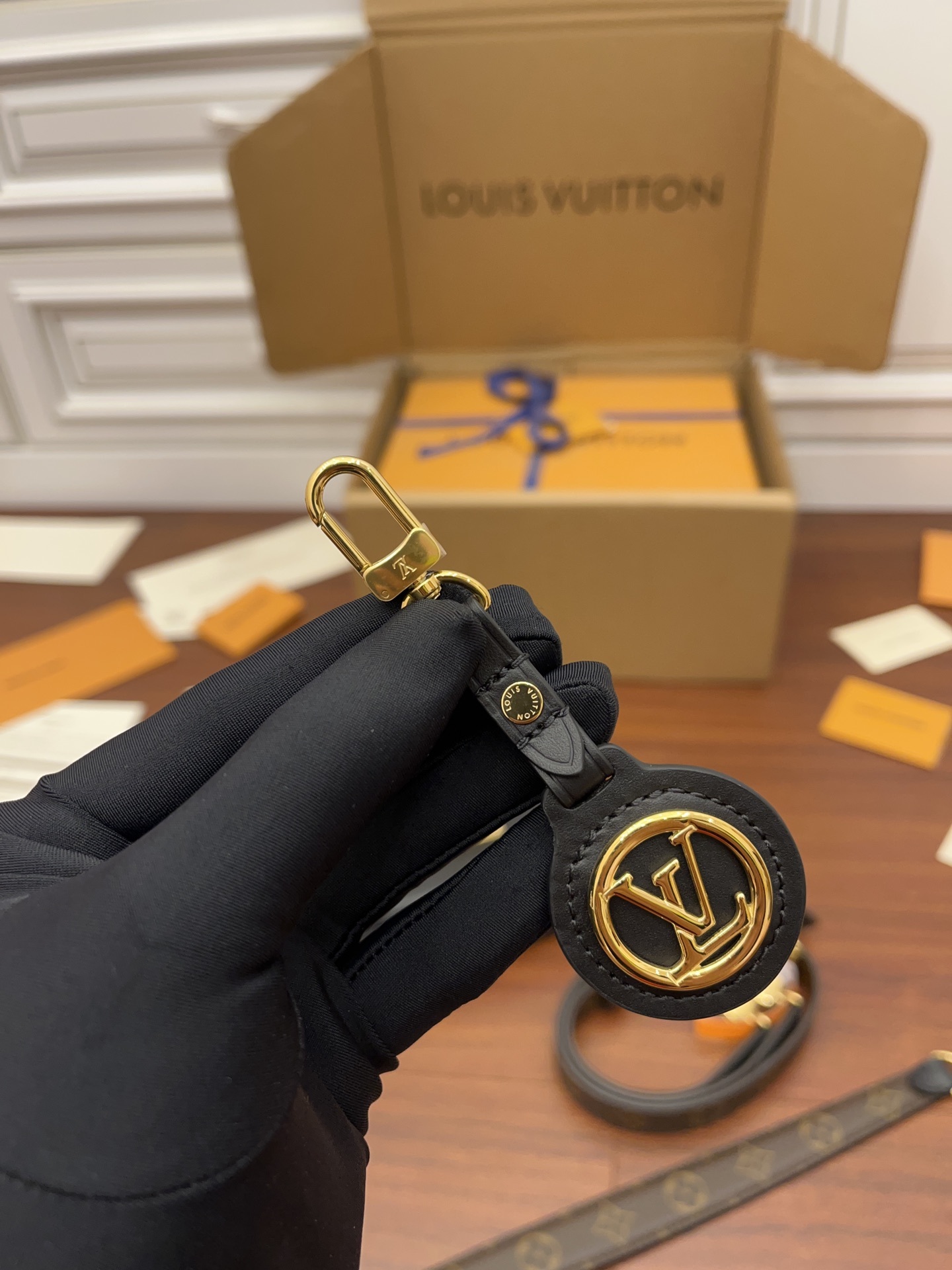 独家首发型号M20393特级加强版品质提升.专柜同步电子芯片内码礼品袋保护纸铜版电子标签合格证皮料是正品