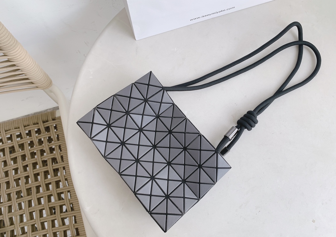 Issey Miyake Loop Tofu Bag - Adjustable Crossbody & Shoulder Bag - Gray 6 i1658387314 4739 3
