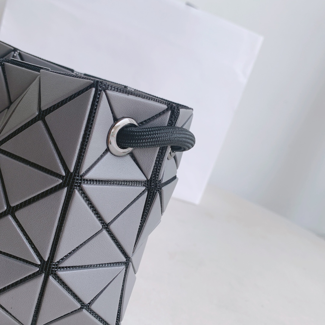 Issey Miyake Loop Tofu Bag - Adjustable Crossbody & Shoulder Bag - Gray 8 i1658387314 7482 5