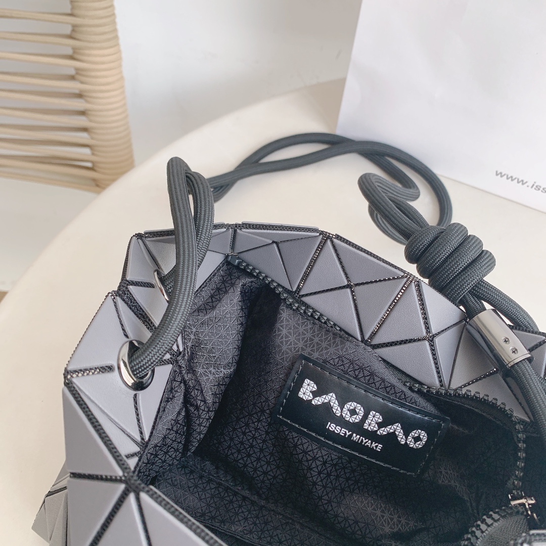 Issey Miyake Loop Tofu Bag - Adjustable Crossbody & Shoulder Bag - Gray 10 i1658387314 8026 7